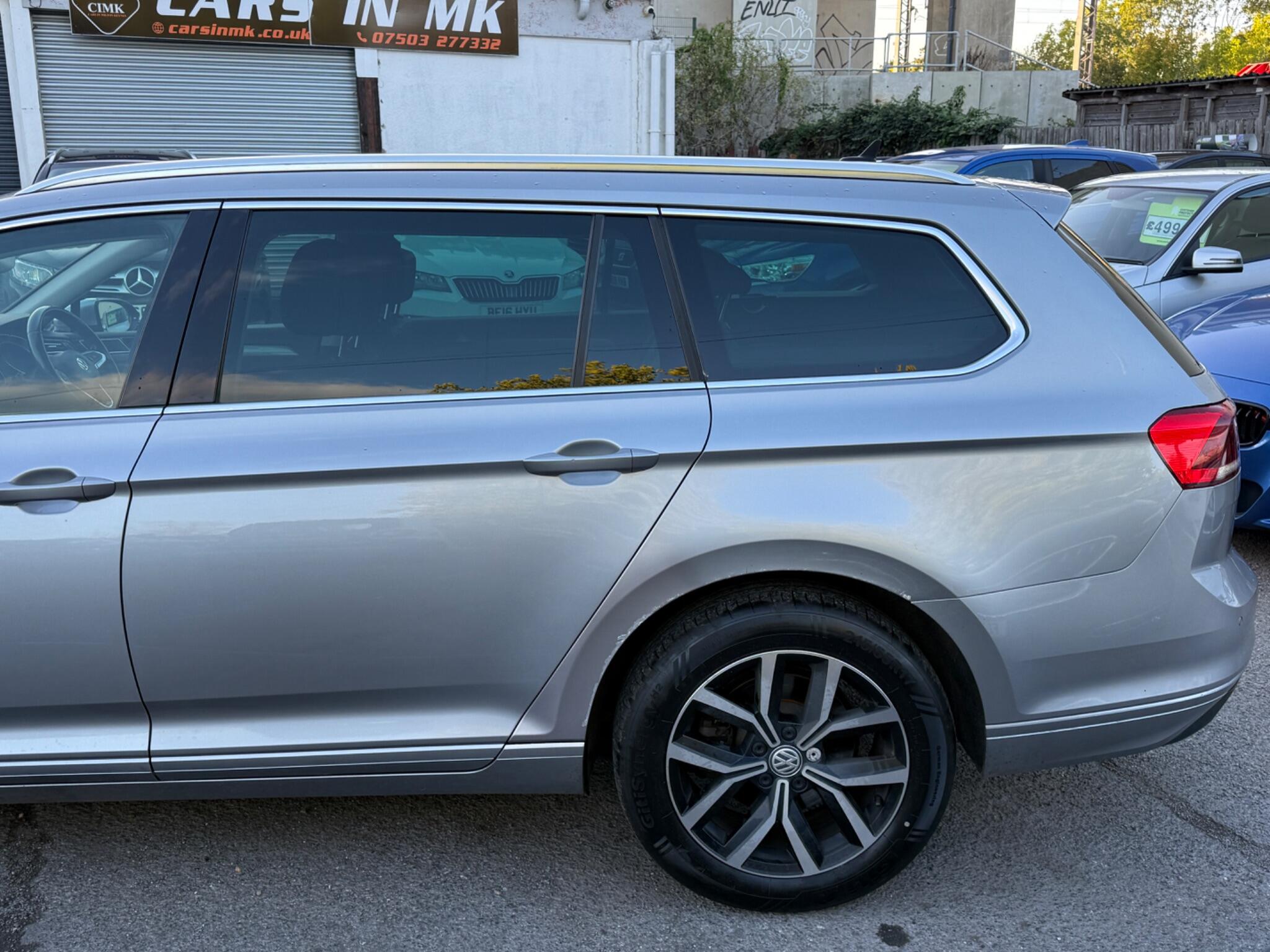 Volkswagen Passat - Image 12