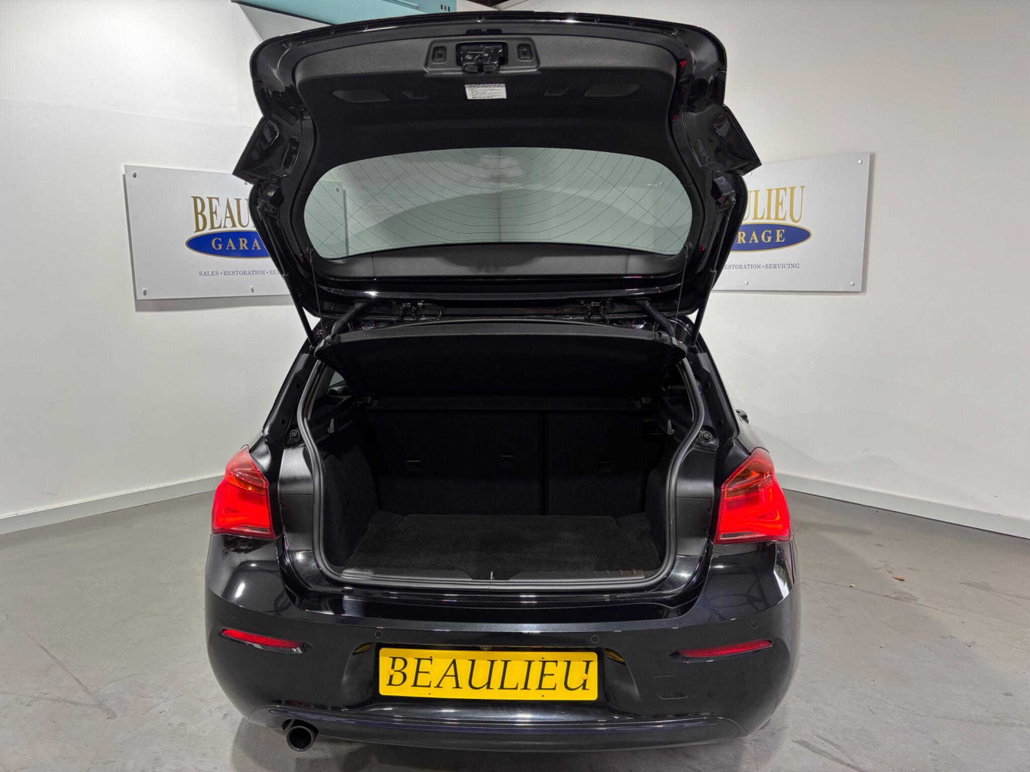 BMW 1 Series view 56