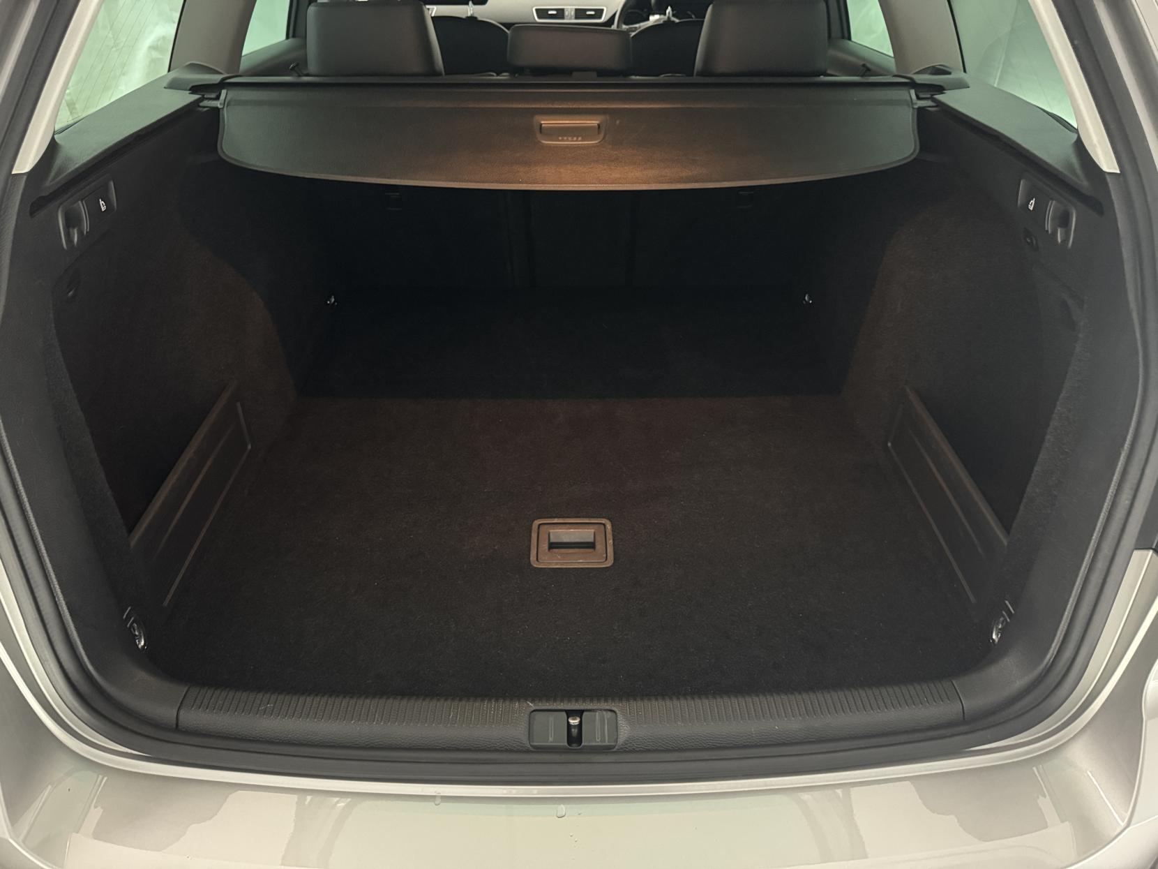 Volkswagen Passat view 71