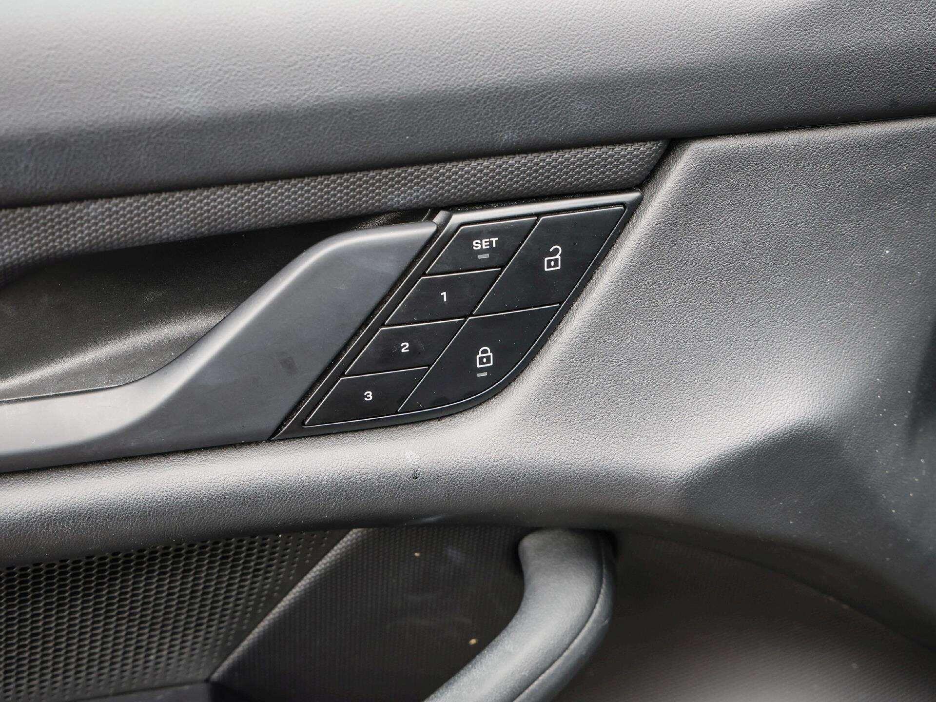 Porsche Taycan view 18