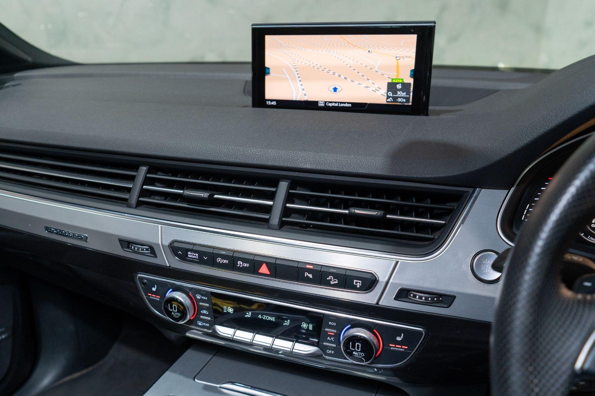 Audi Q7 view 21