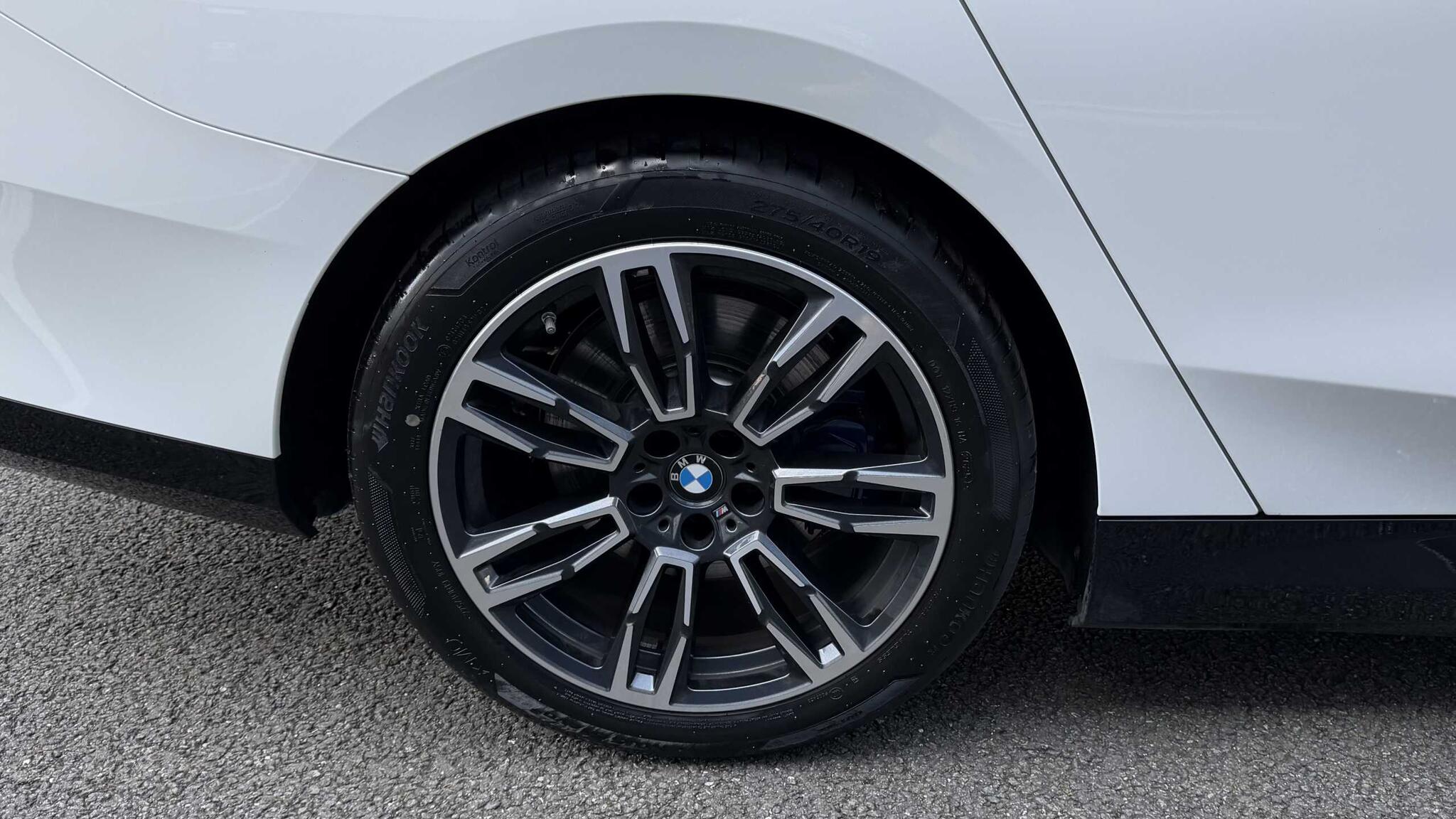 BMW i5 view 18