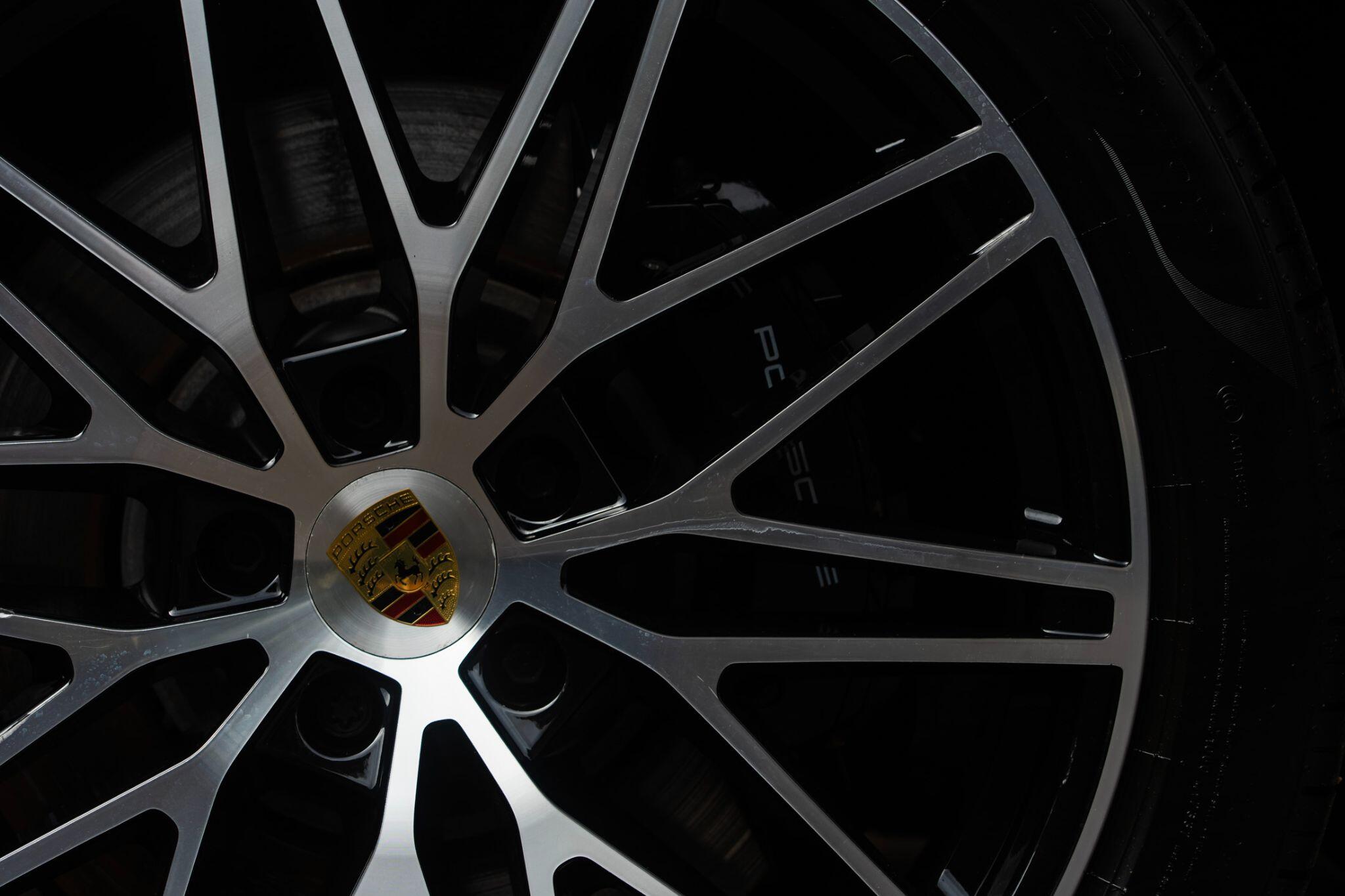 Porsche Cayenne view 36