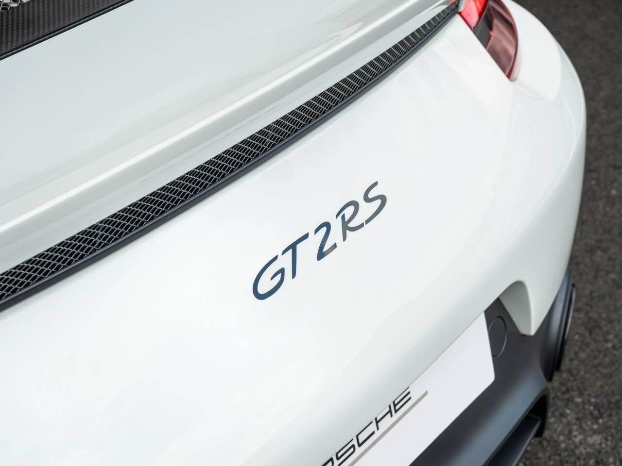 Porsche 911 view 23
