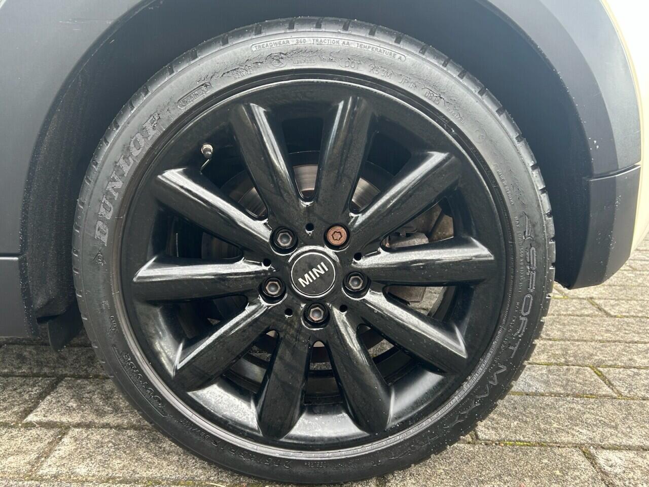 Mini Hatch view 42
