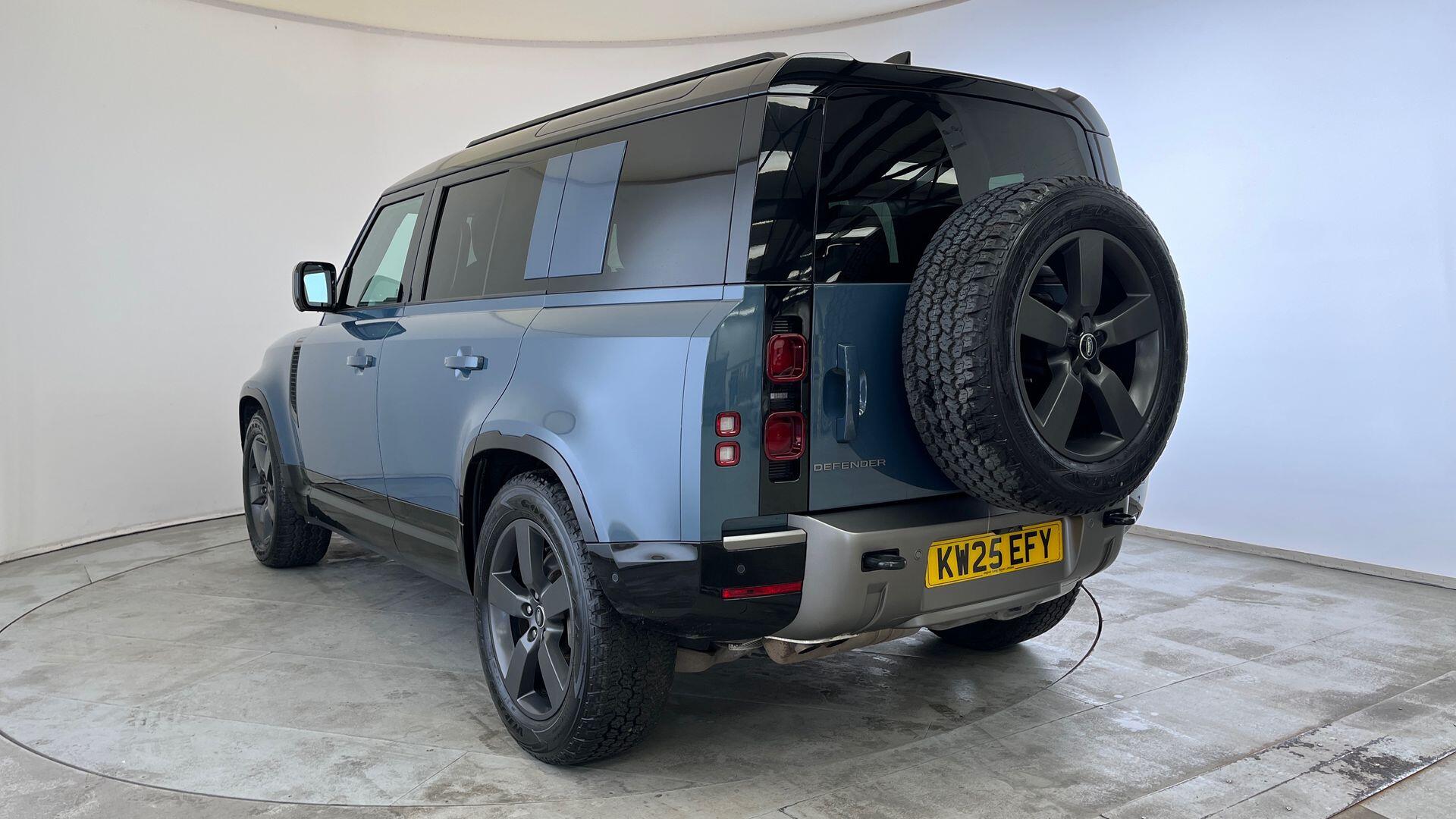 Land Rover Defender view 30