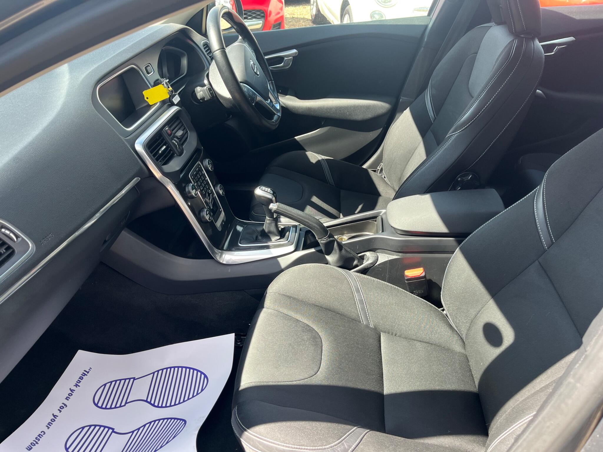 Volvo V40 view 12