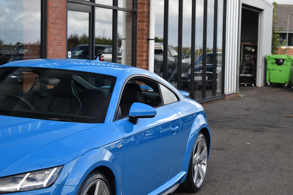 Audi TT view 11