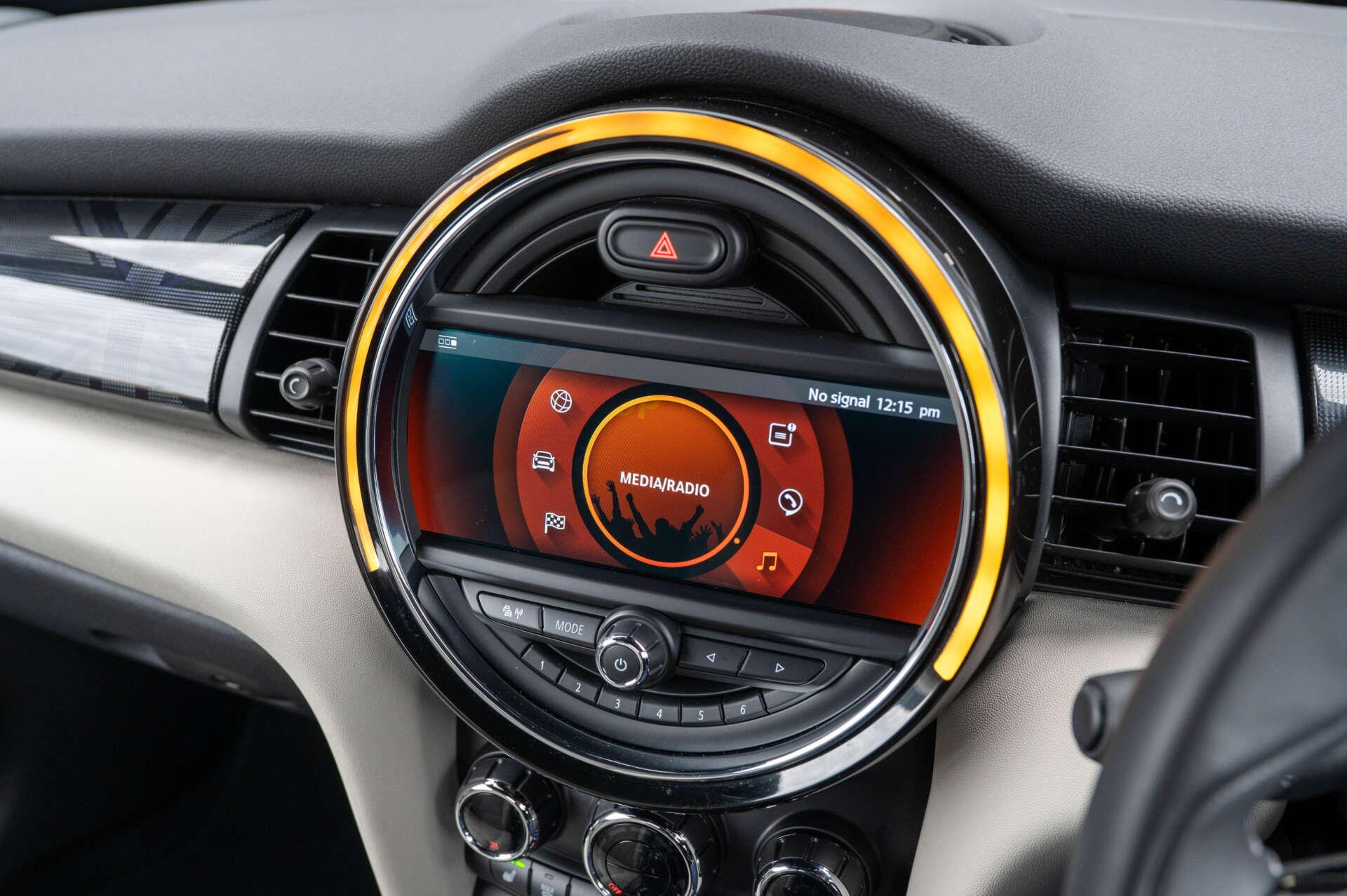 Mini Convertible view 31