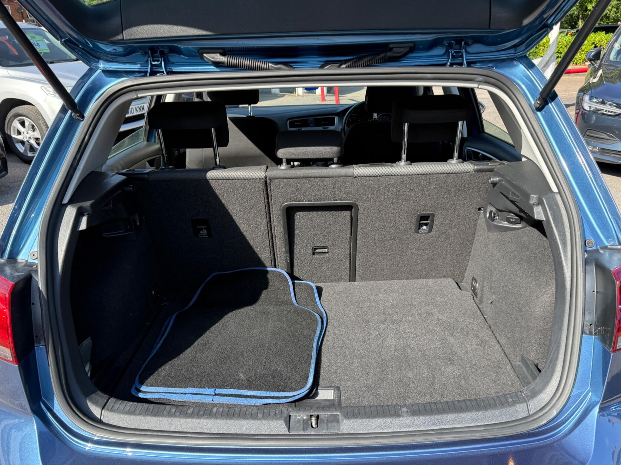 Volkswagen Golf - Image 39