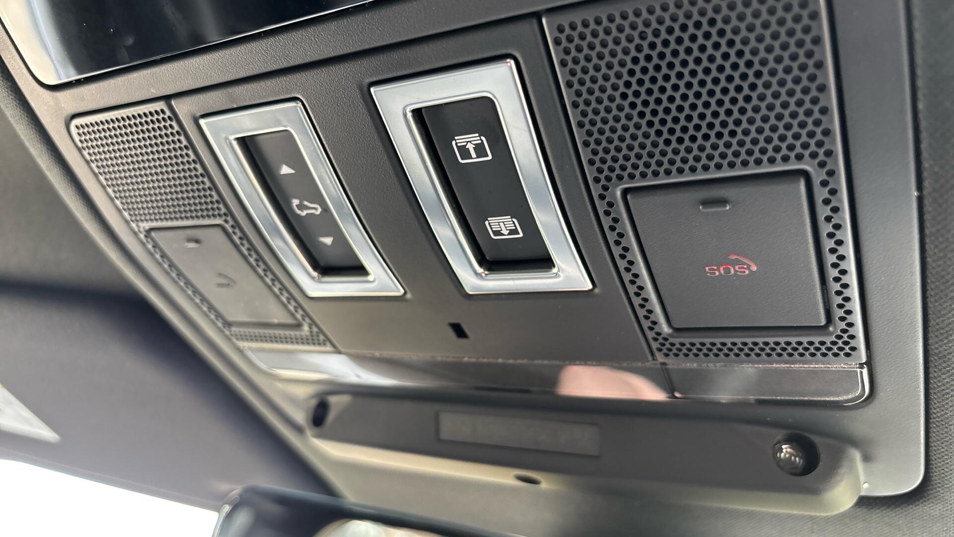 Land Rover Defender view 39