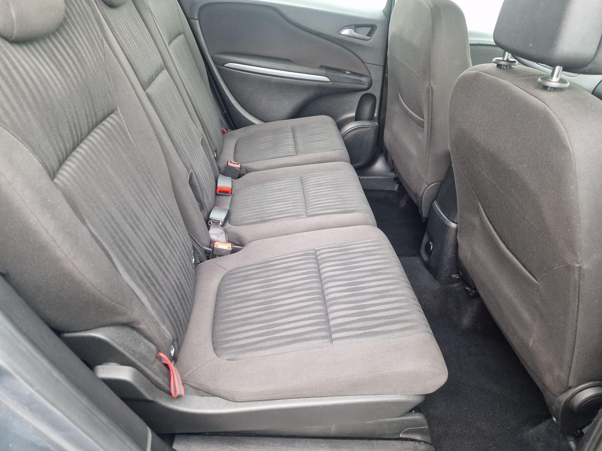 Vauxhall Zafira Tourer view 30