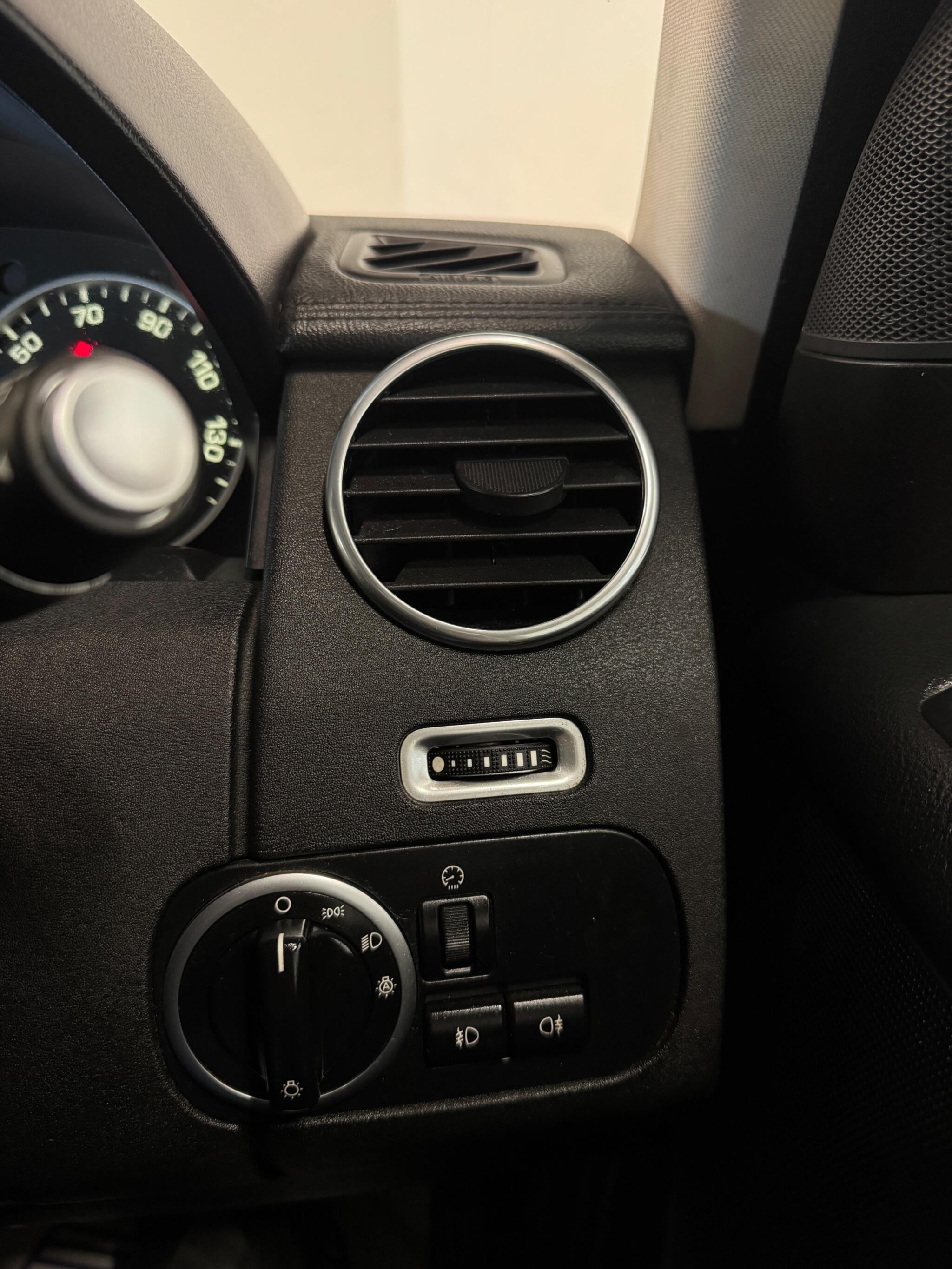 Land Rover Discovery view 26