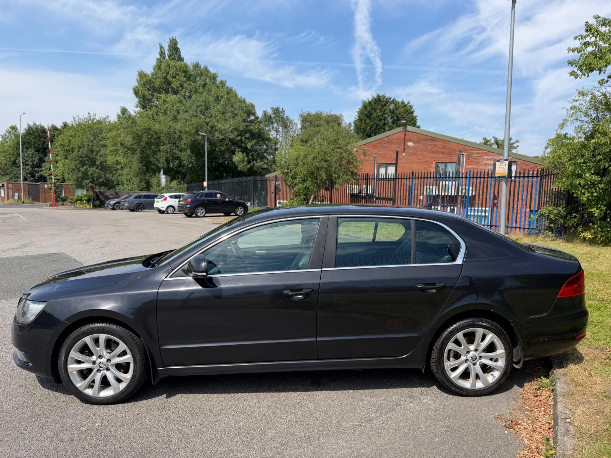 Skoda Superb view 4