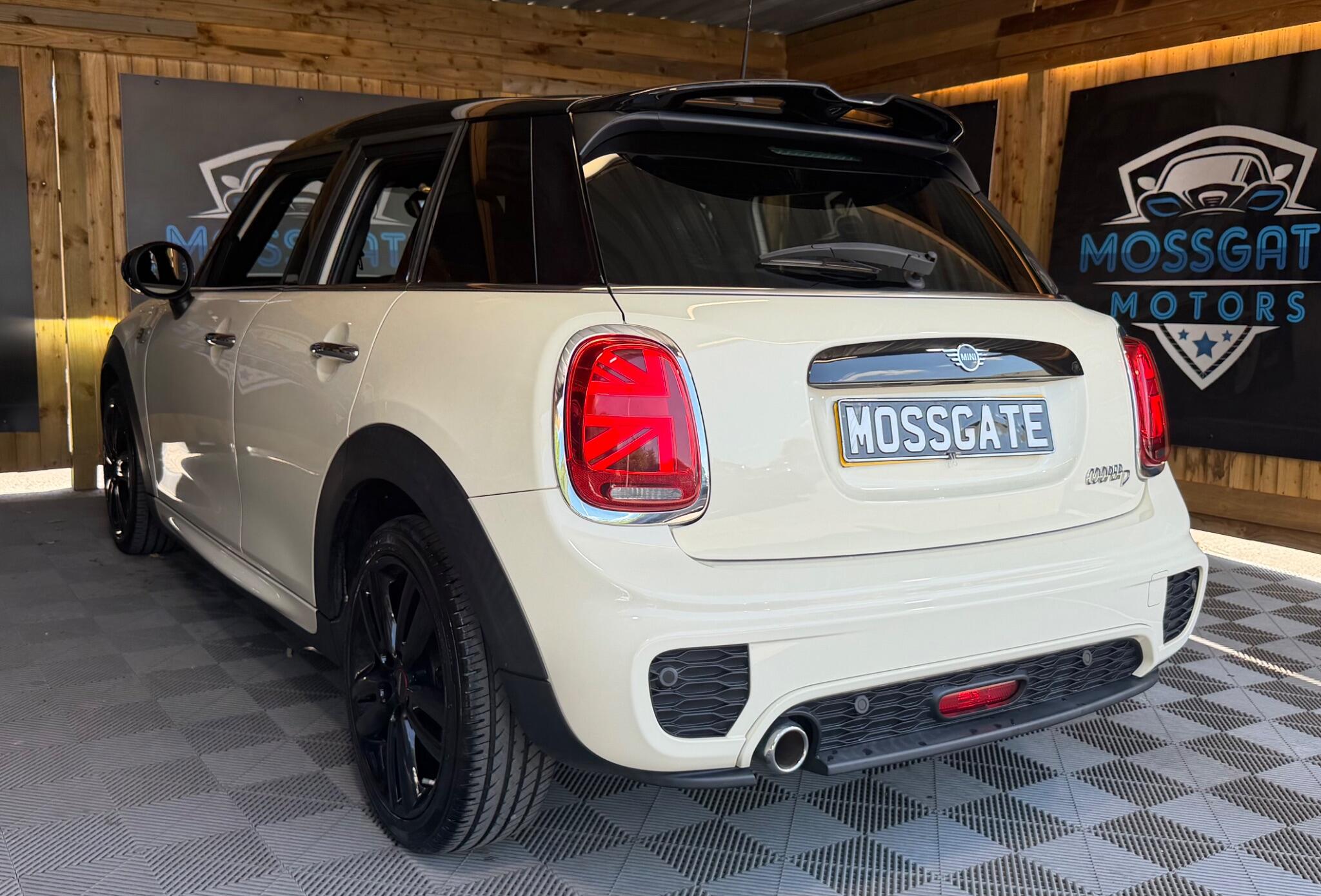 Mini Hatch view 9