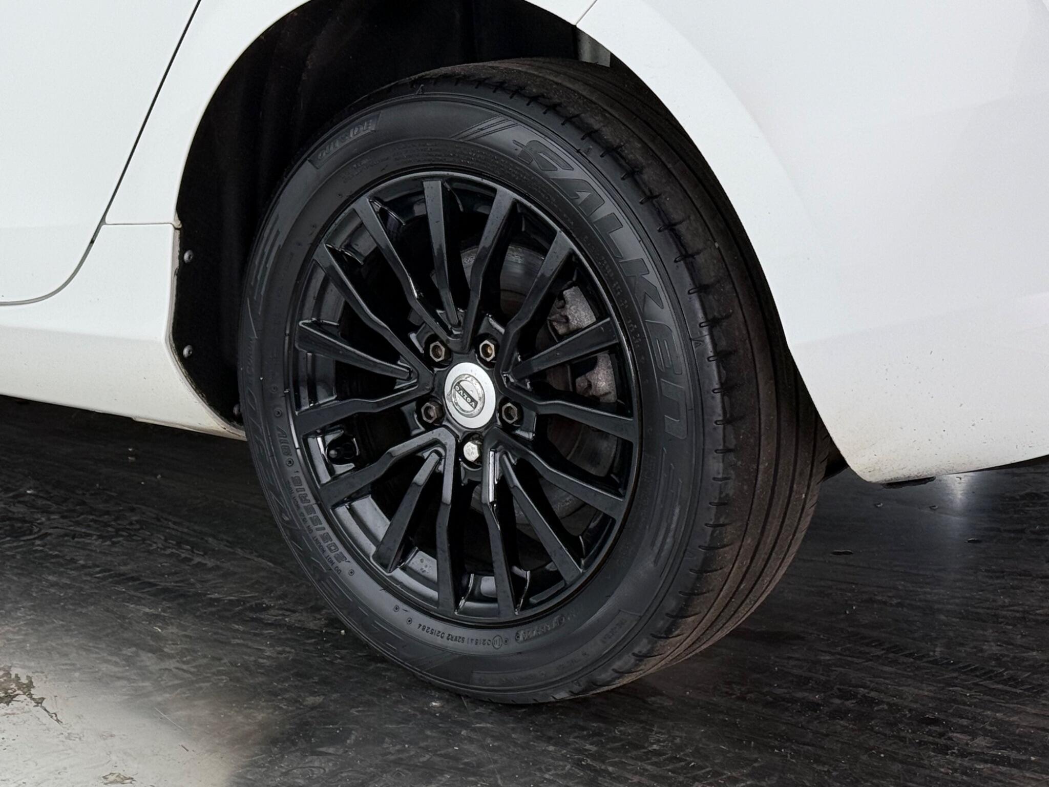 Volvo V40 view 8