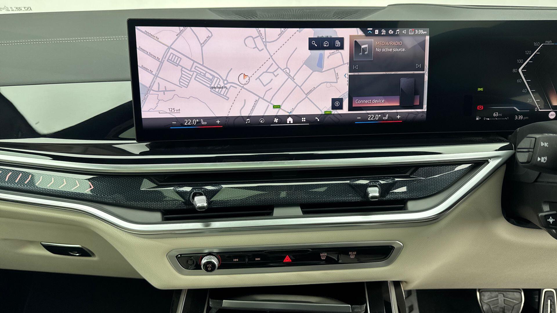 BMW X7 view 16