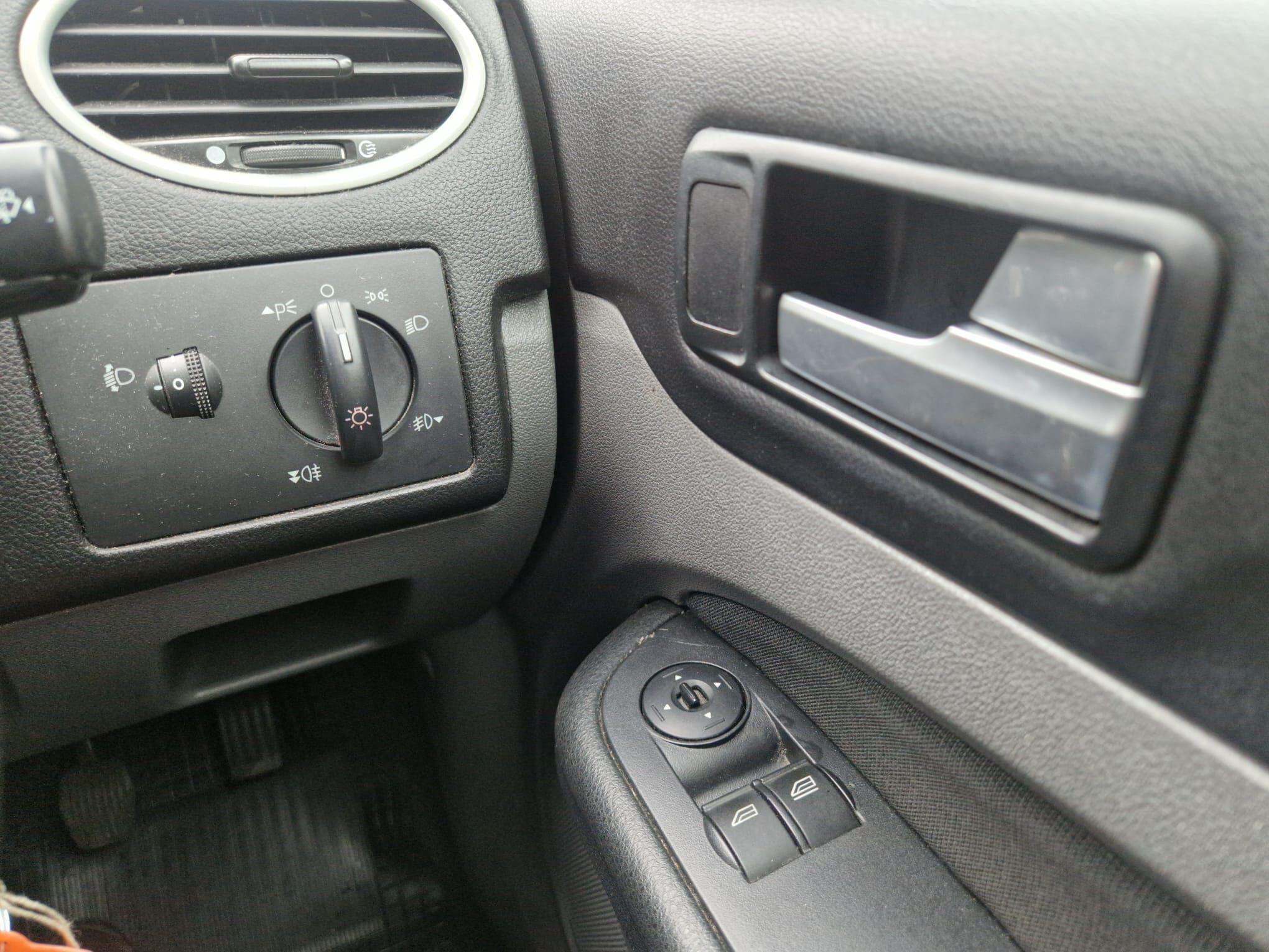 Ford Focus view 18