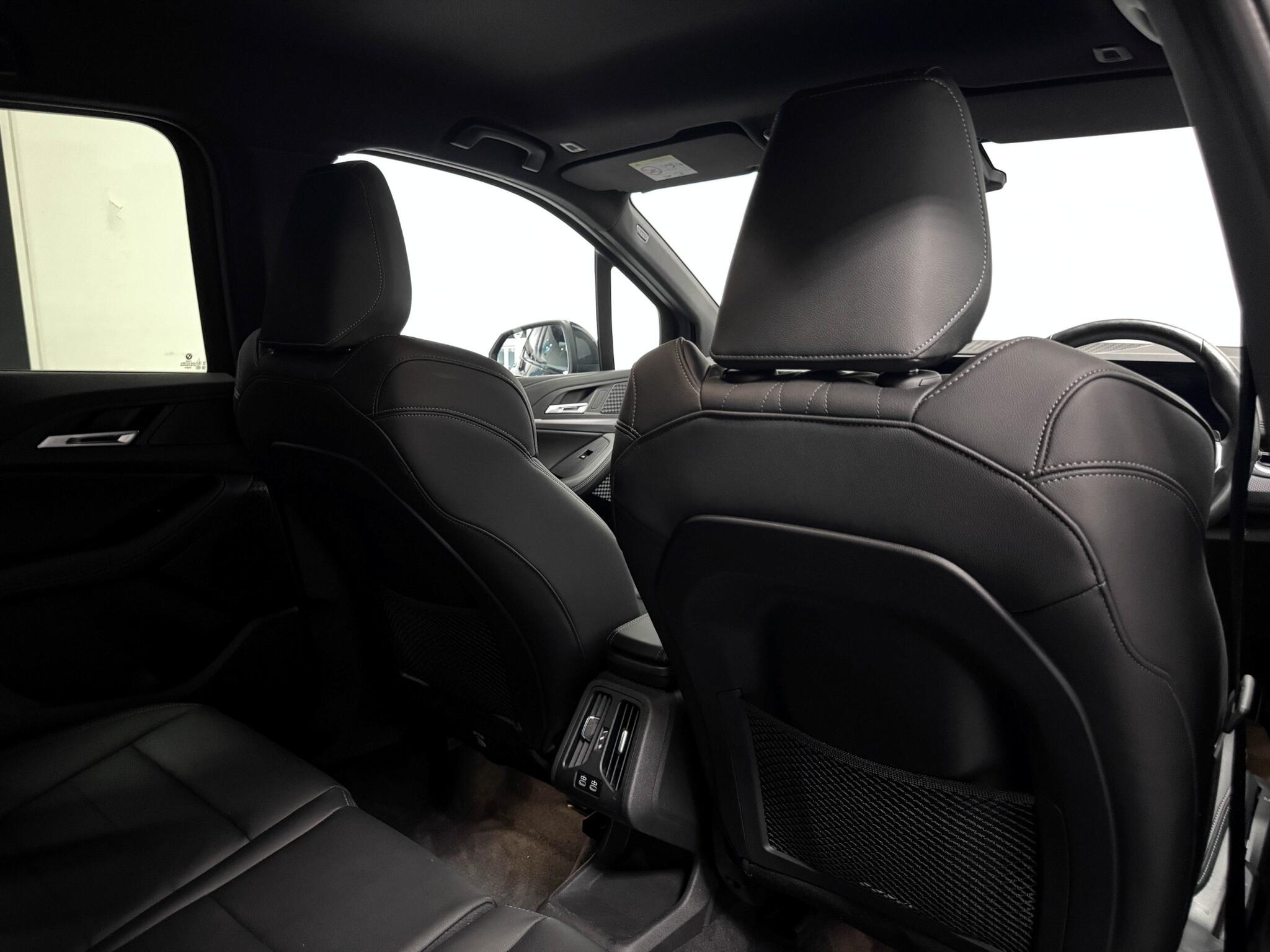 BMW 2 Series view 27