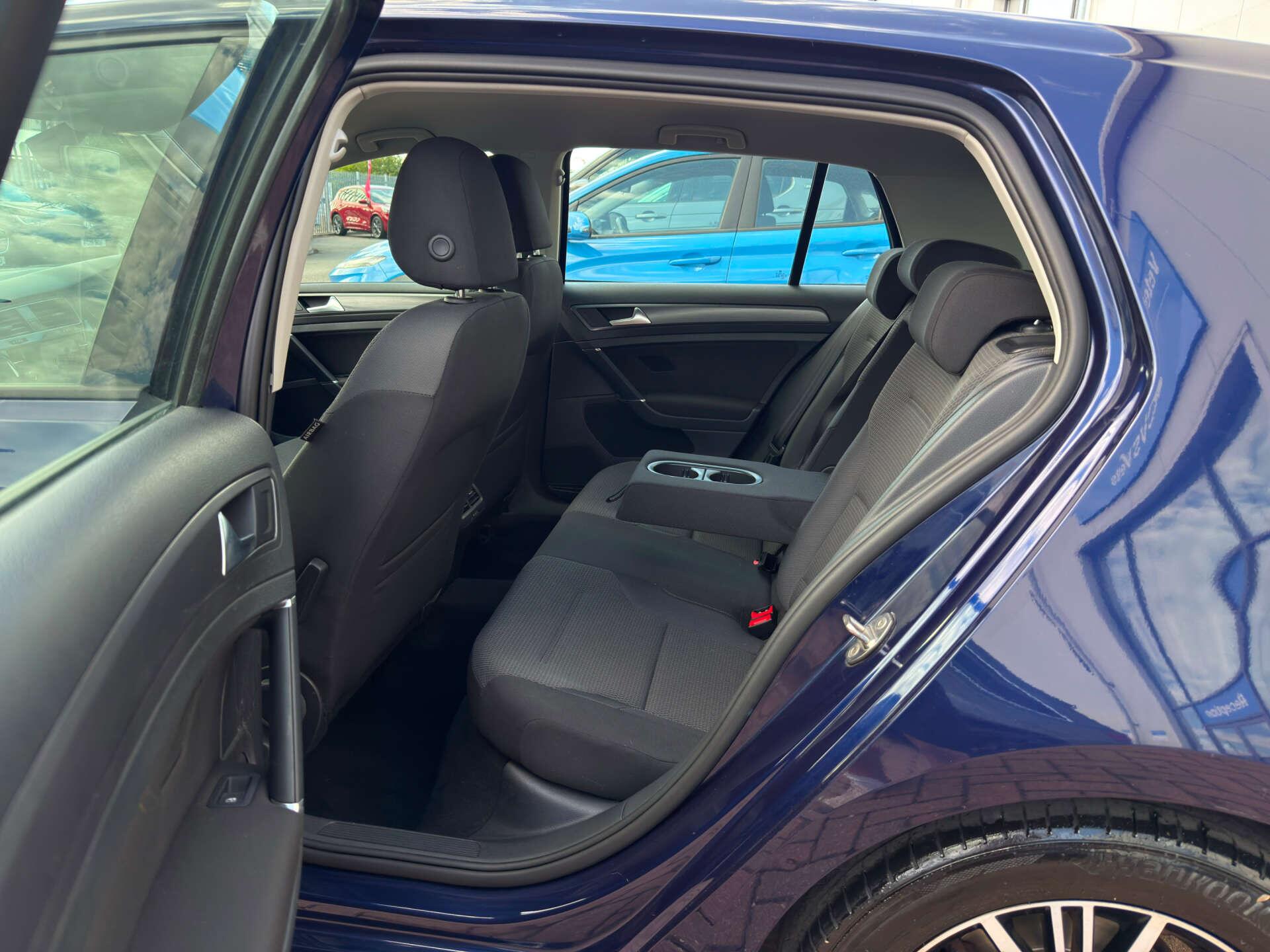 Volkswagen Golf view 35