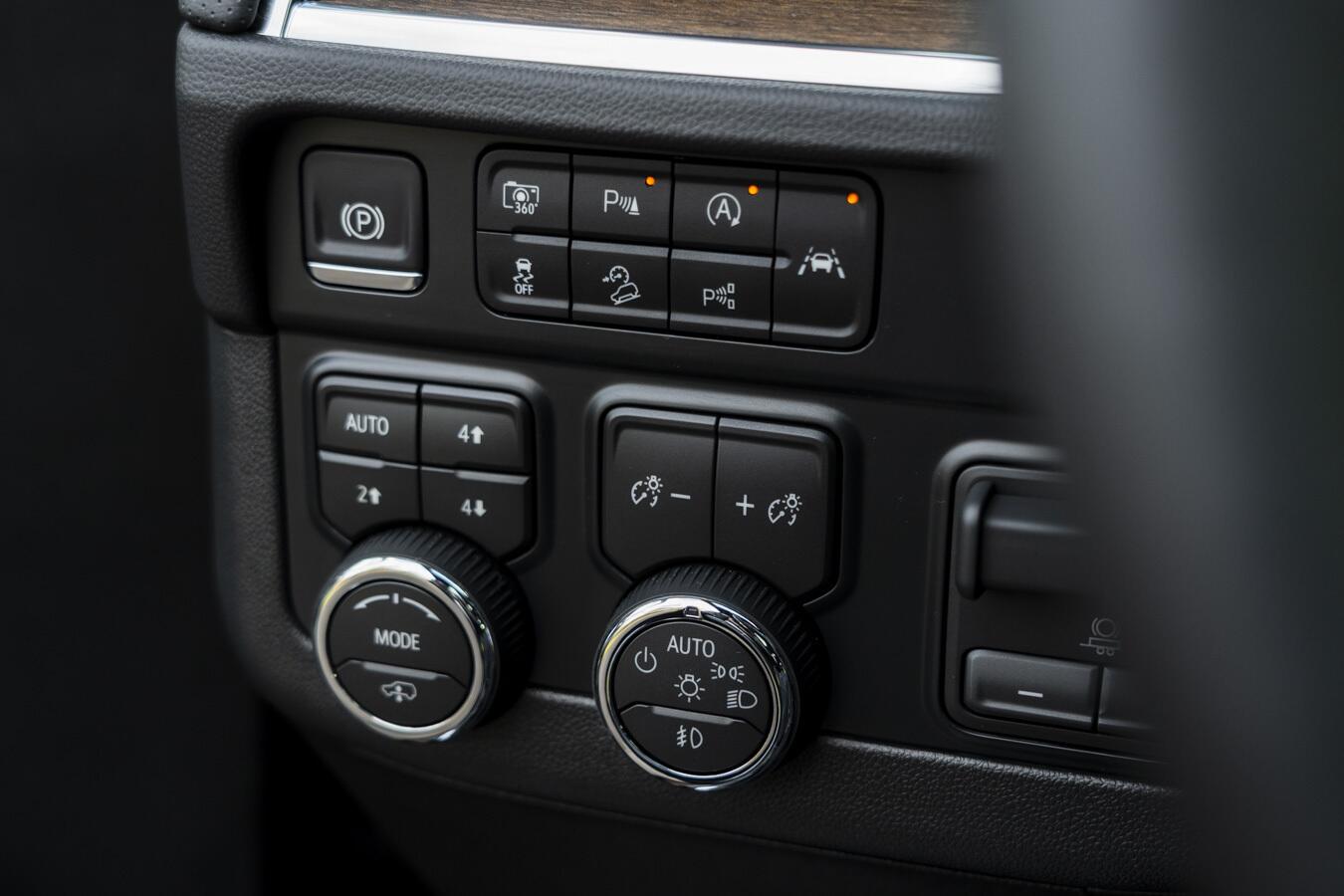 Chevrolet Suburban view 44