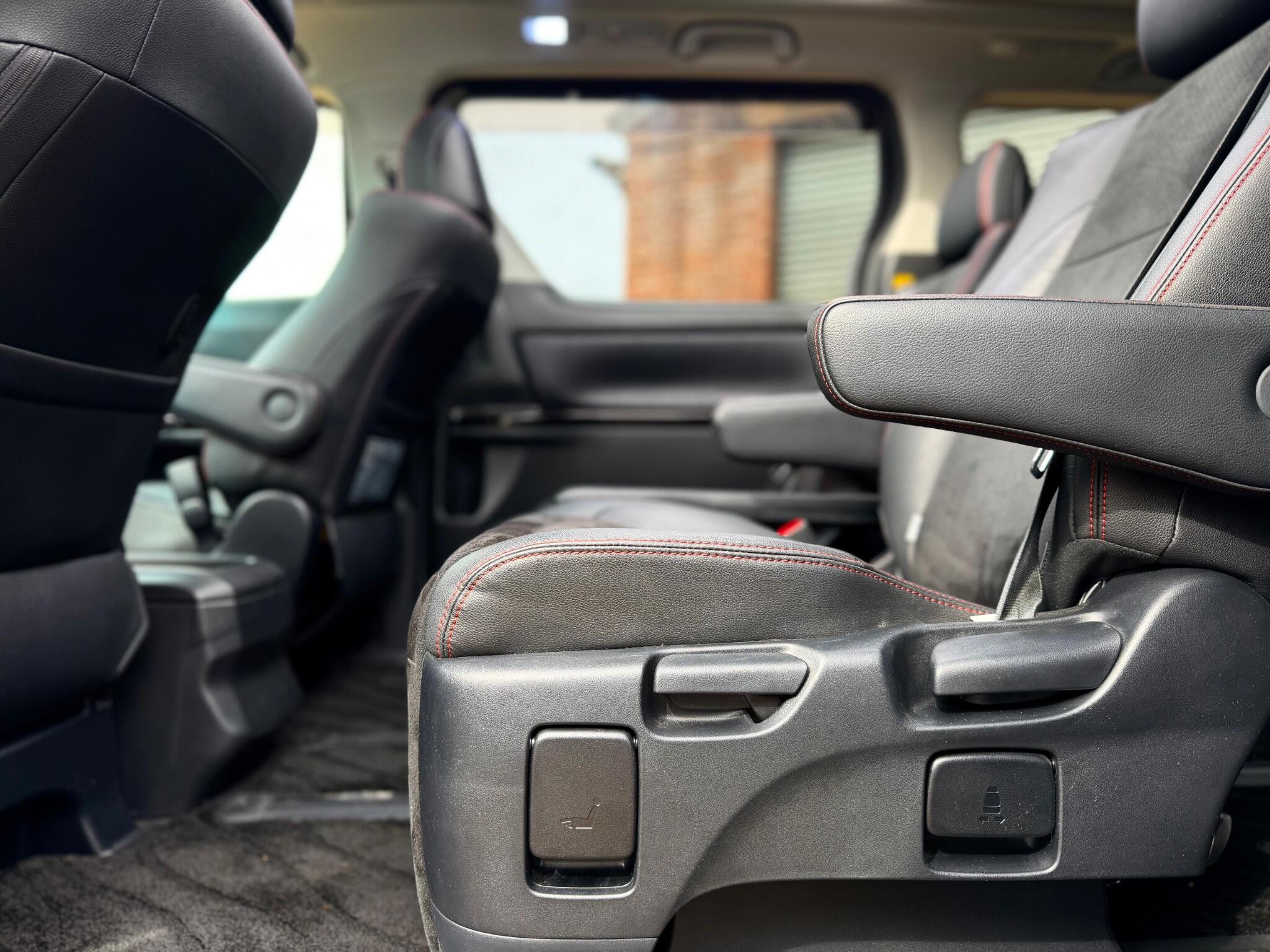 Toyota Vellfire view 18