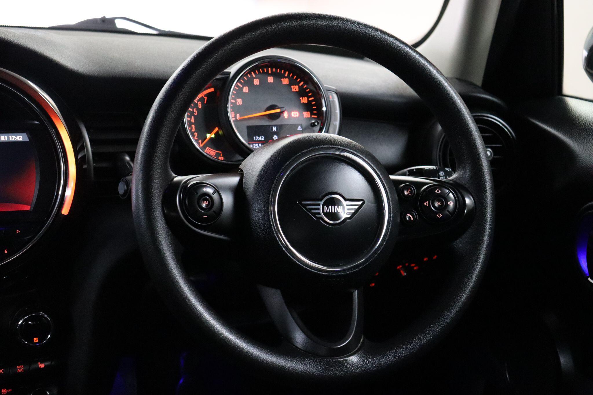 Mini Hatch view 44