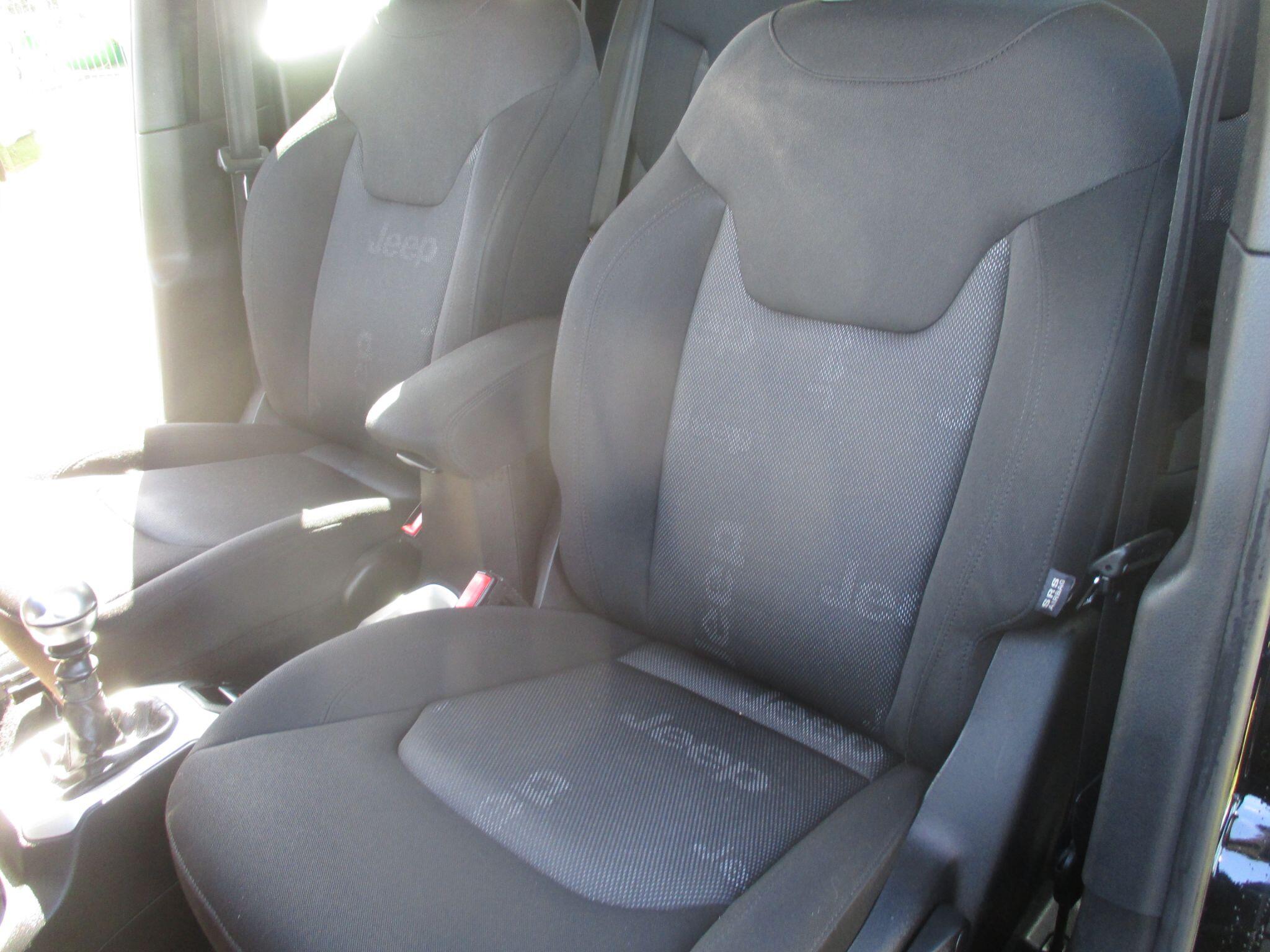Jeep Renegade view 34