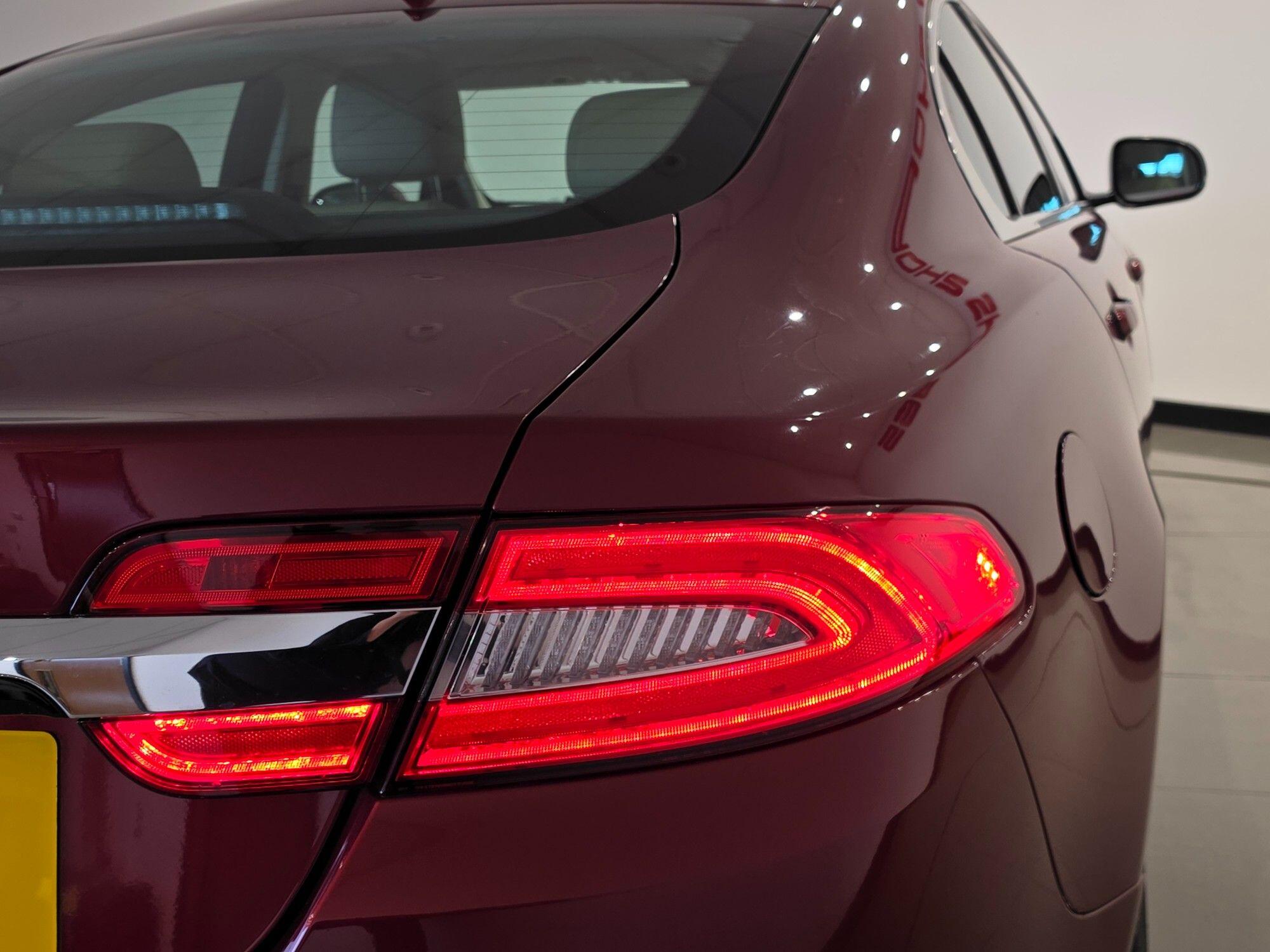 Jaguar XF view 14