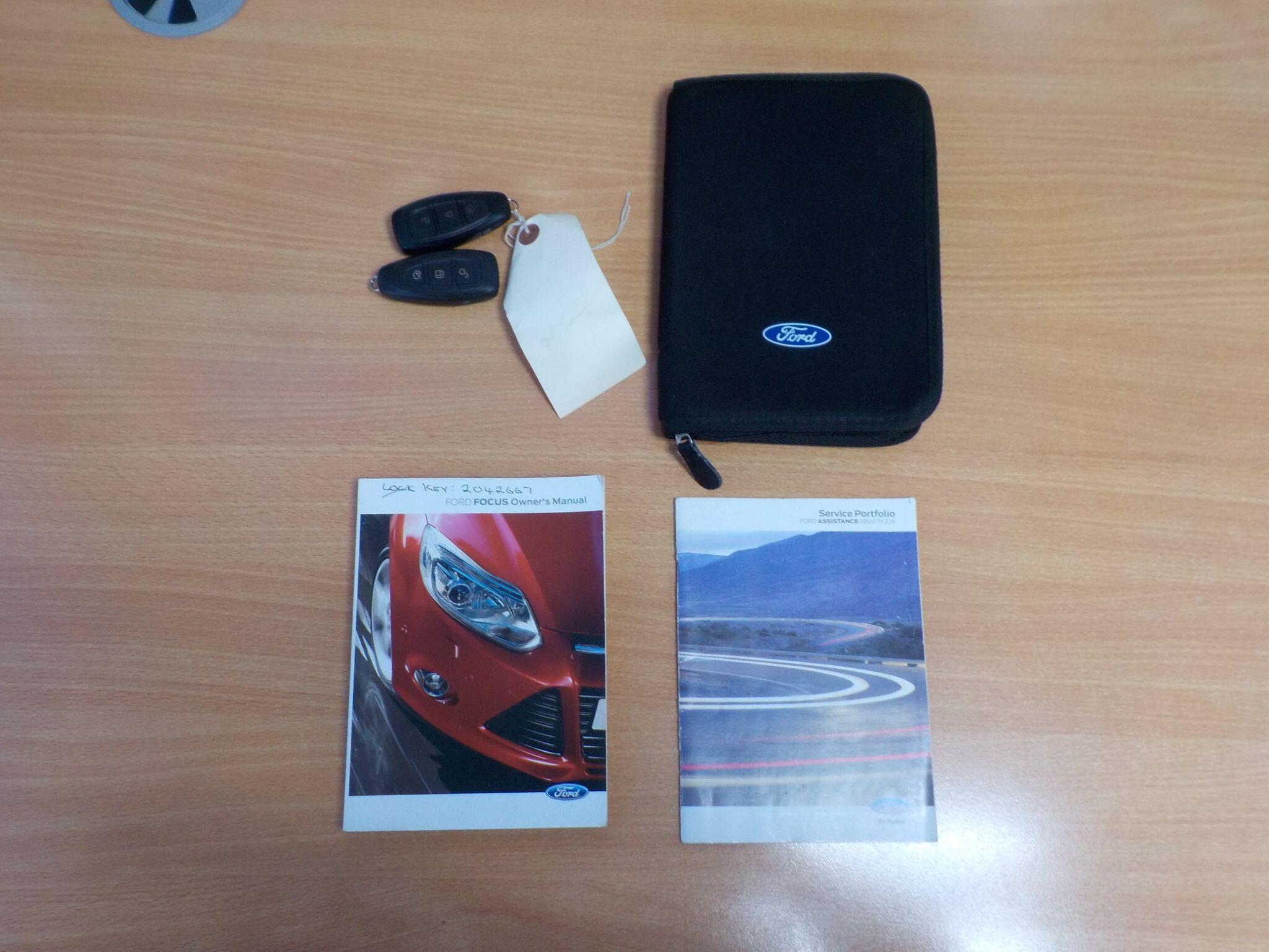 Ford Focus 2.0T EcoBoost ST-2 Euro 5 (s/s) 5dr