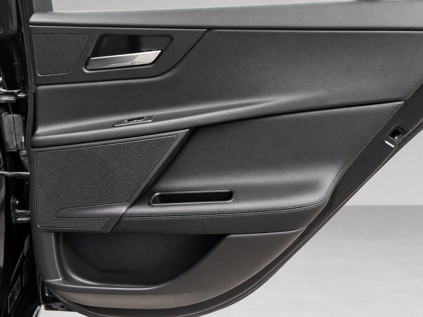 Jaguar Xe view 28