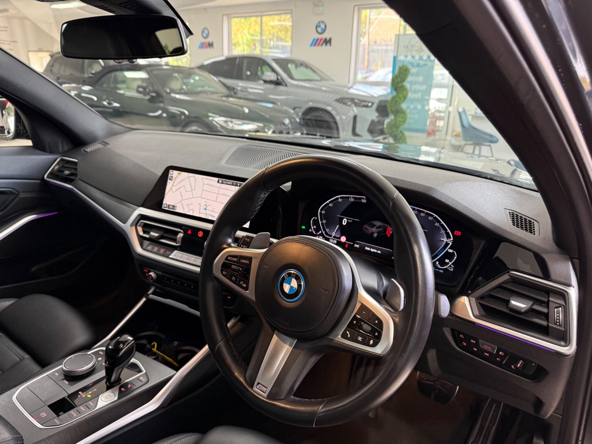 BMW 3 Series view 28