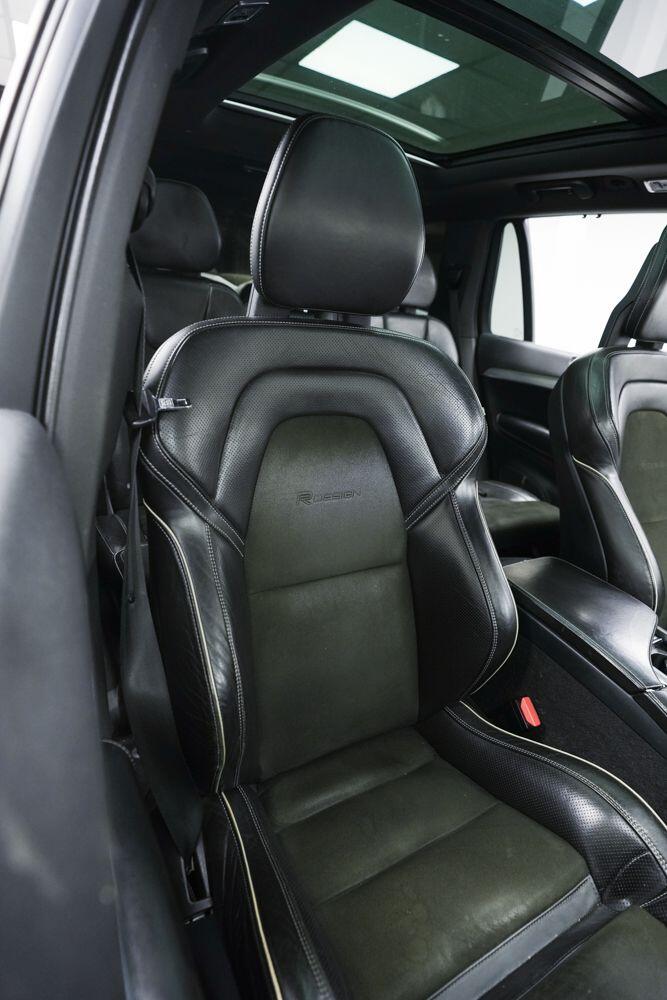 Volvo XC90 view 9