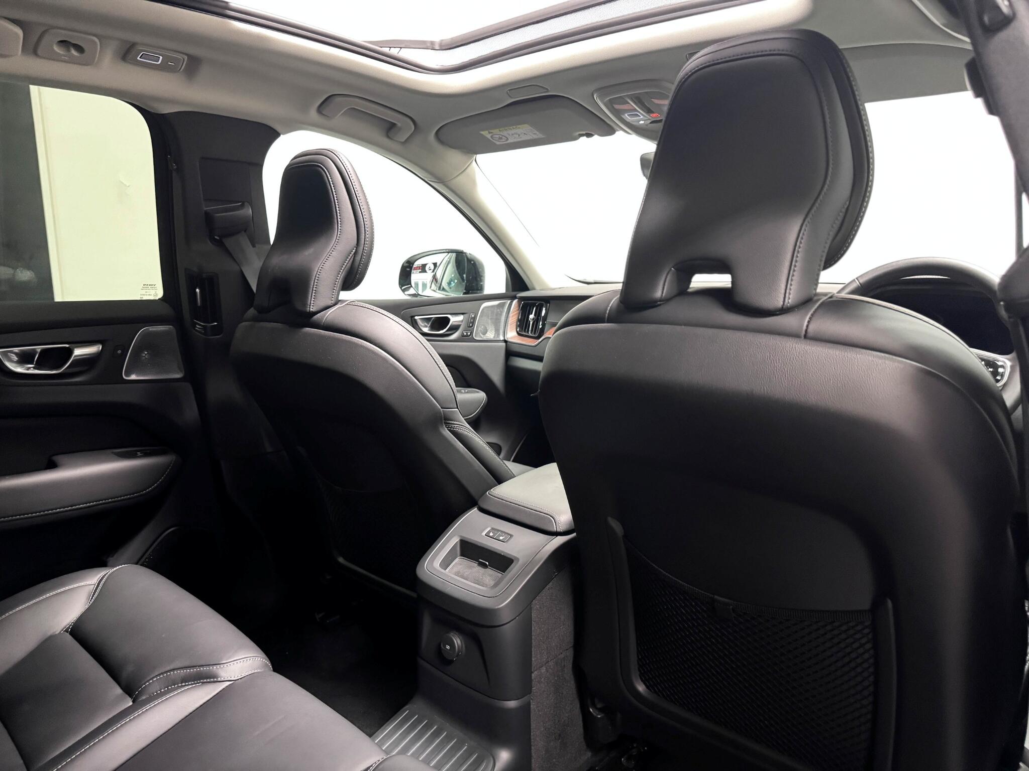 Volvo XC60 view 28