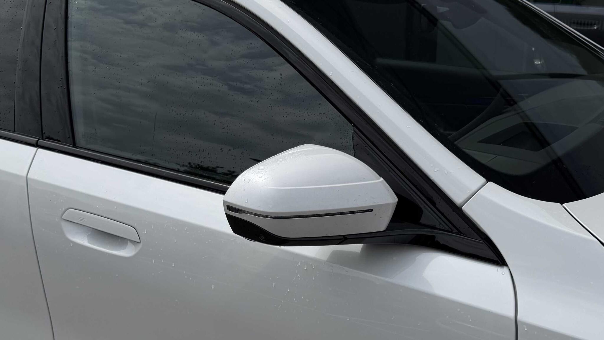 BMW 5 Series view 9