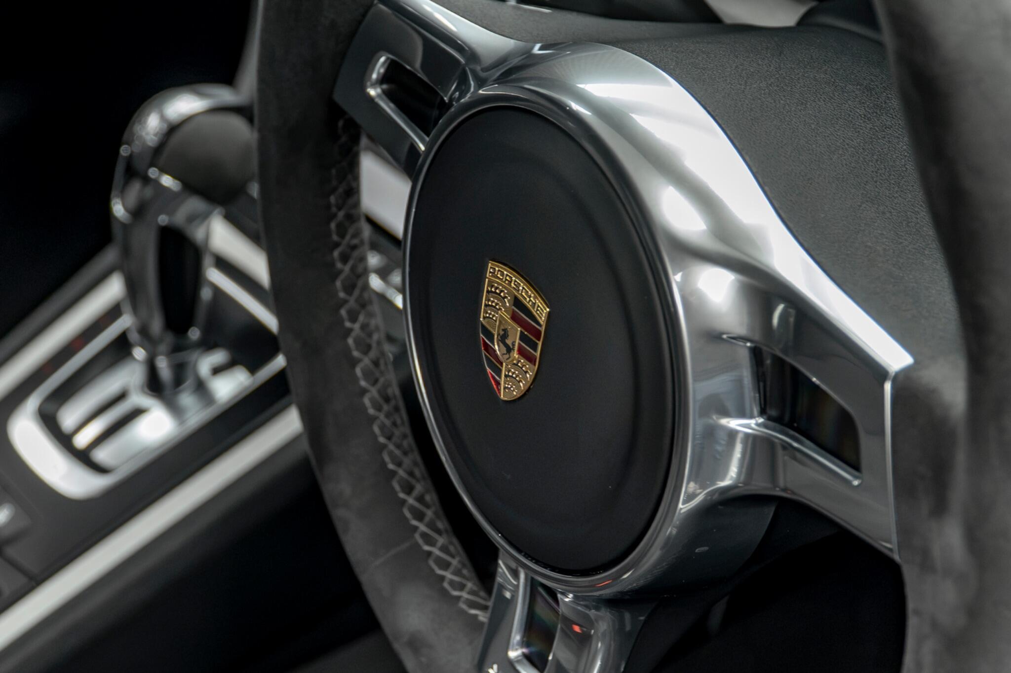 Porsche 911 view 31