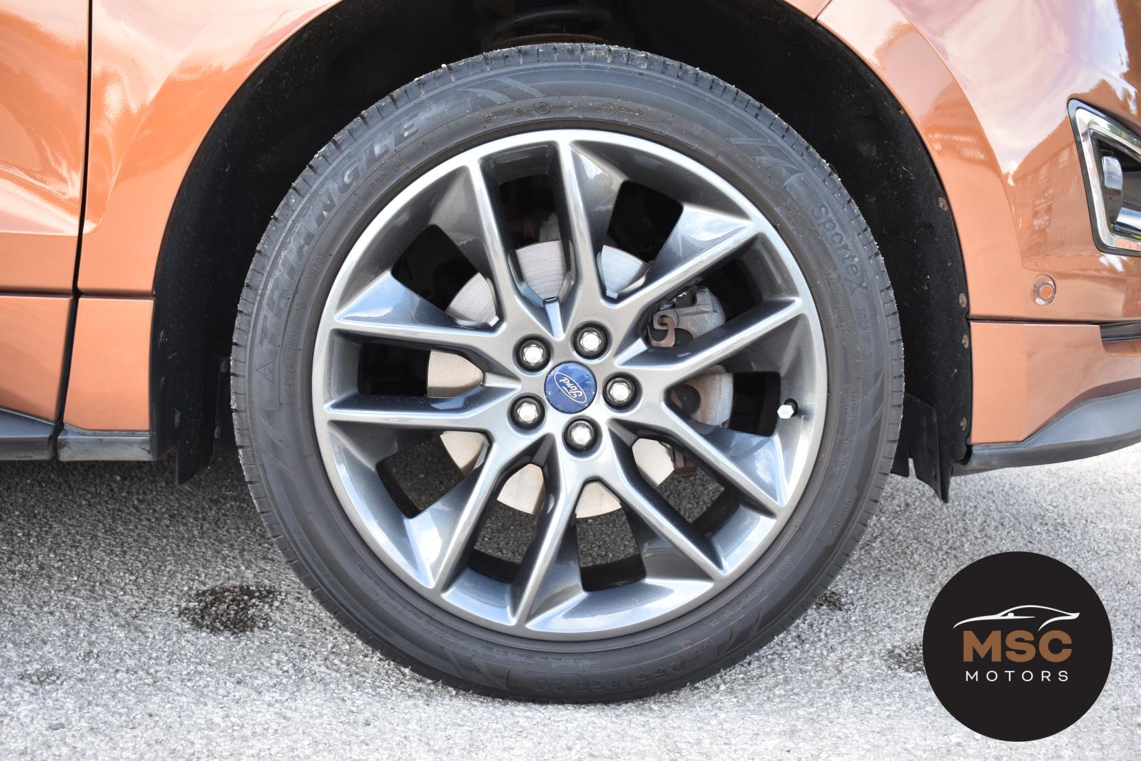 Ford Edge view 25