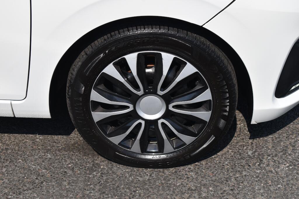 Peugeot 108 view 58