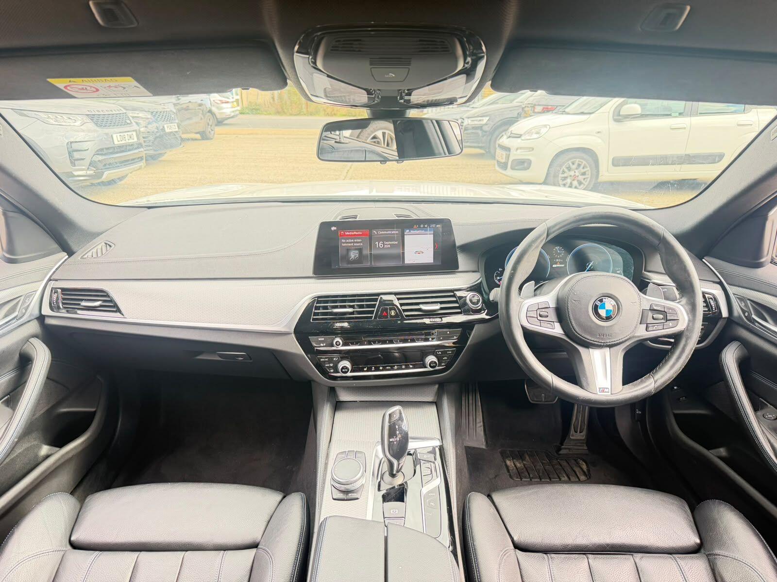 BMW 5 Series view 9