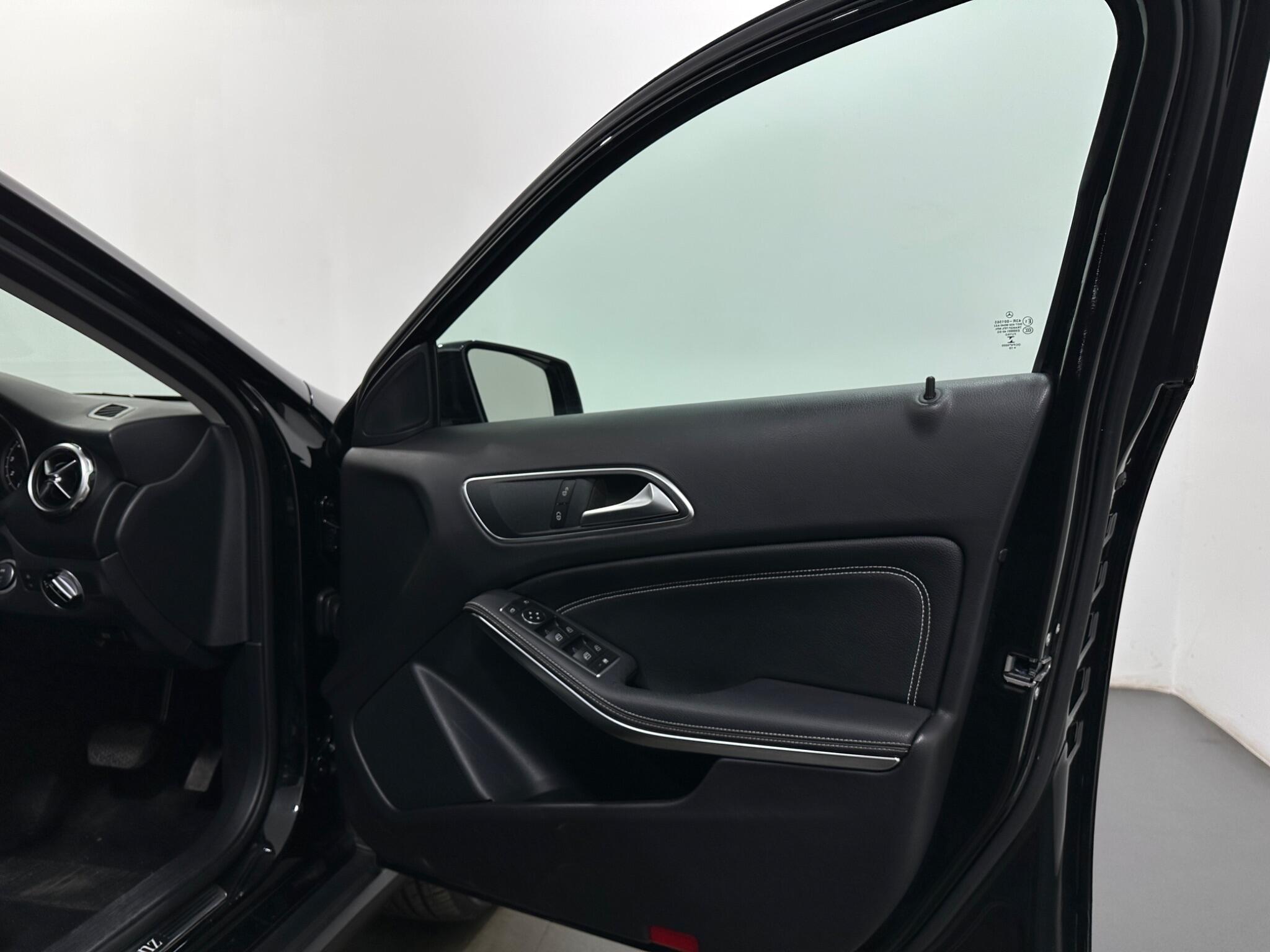 Mercedes-Benz Gla view 33