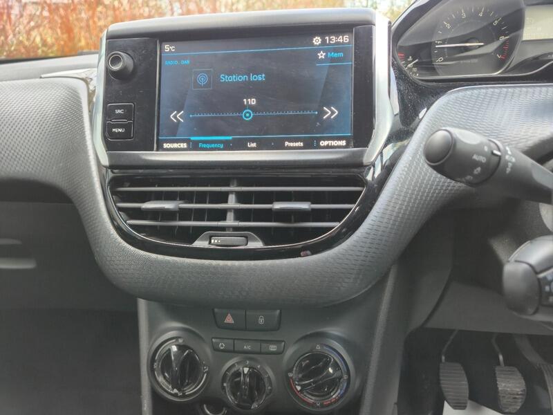 2019 Peugeot 208 1.2 PureTech Signature Euro 6 (s/s) 5dr • 53,000 miles image 18