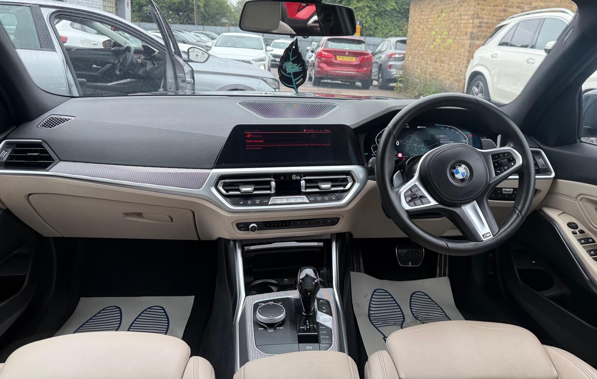 BMW 3 Series view 20