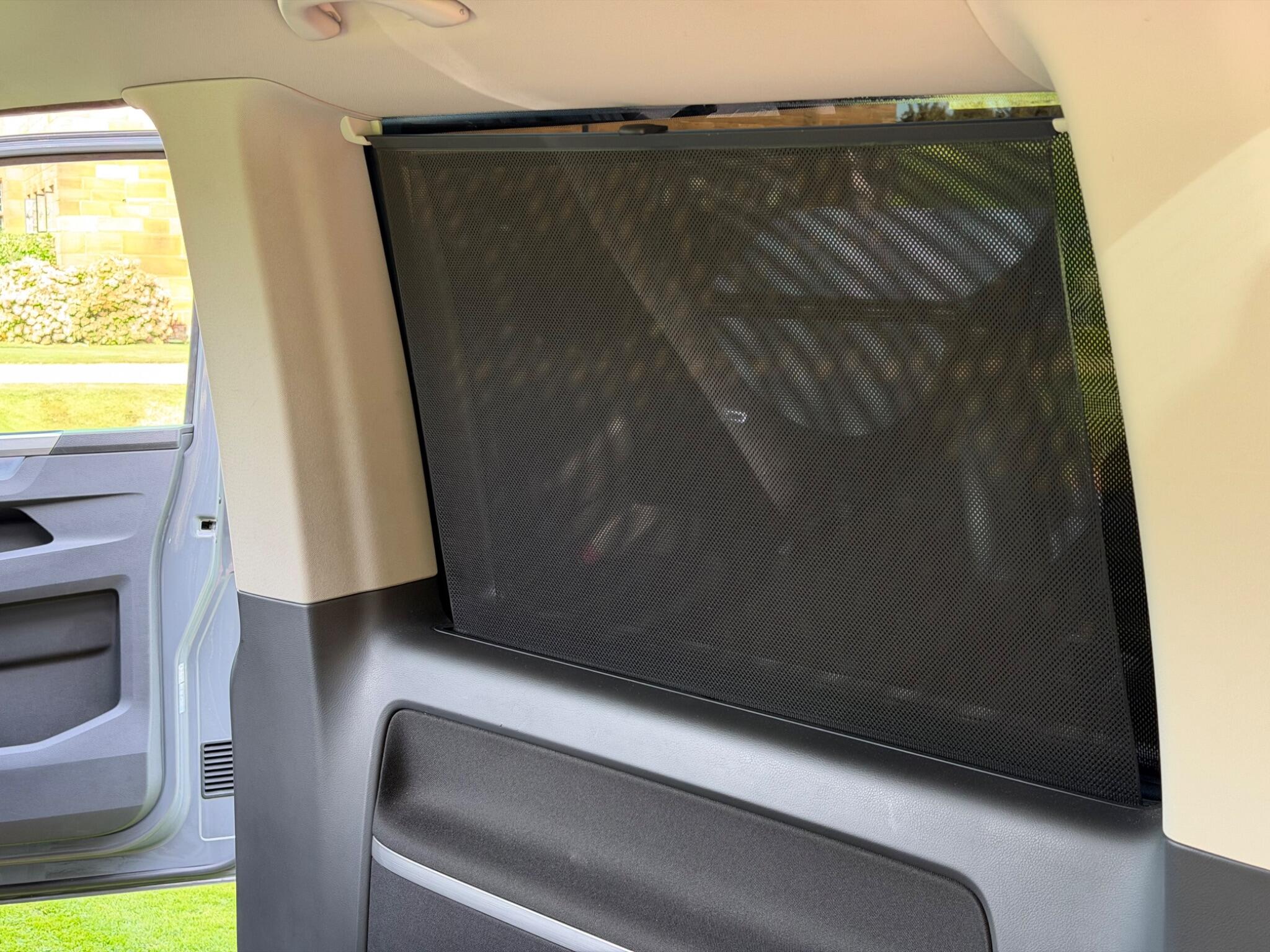 Volkswagen Caravelle view 32
