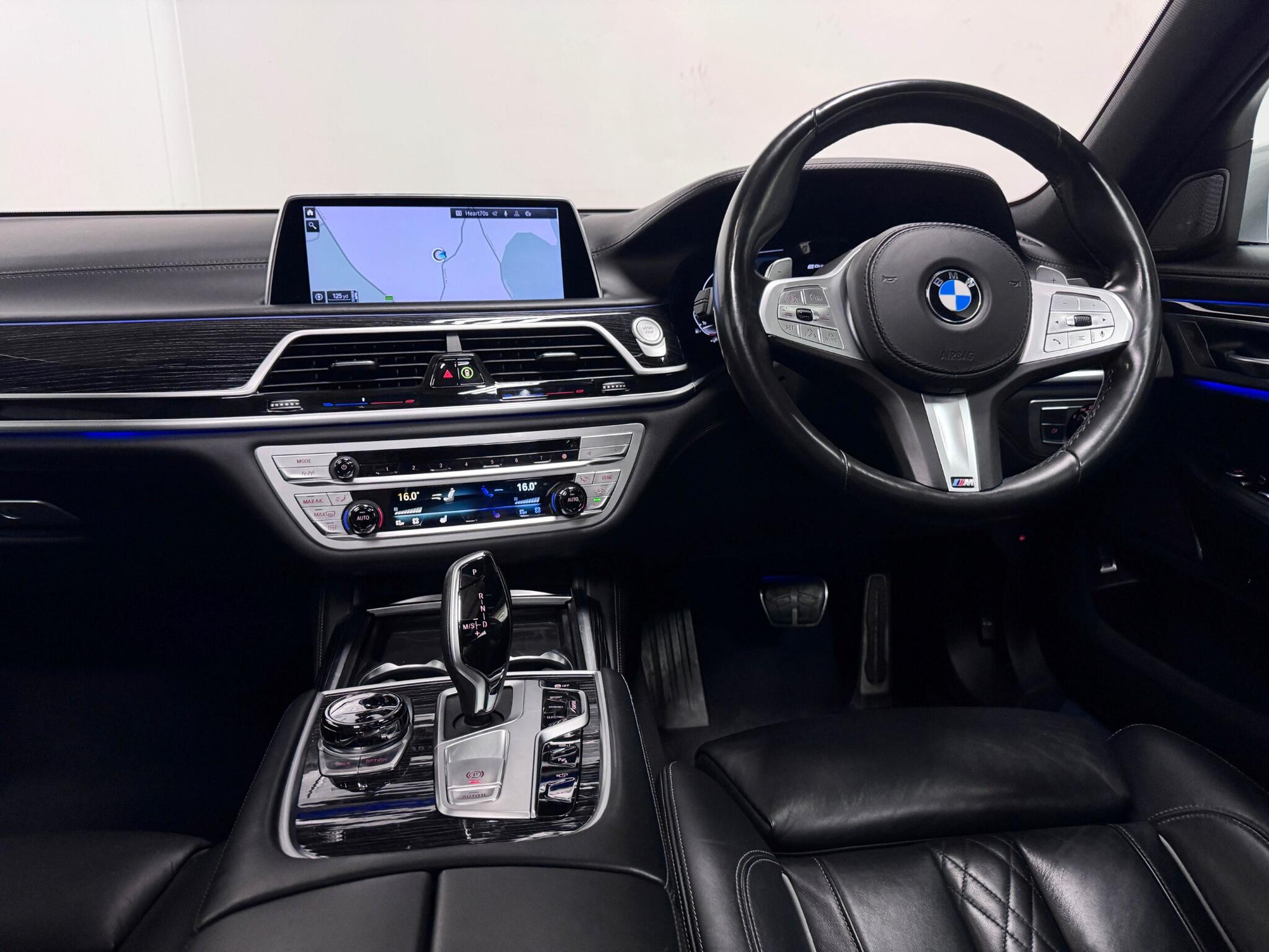BMW 7 Series view 29