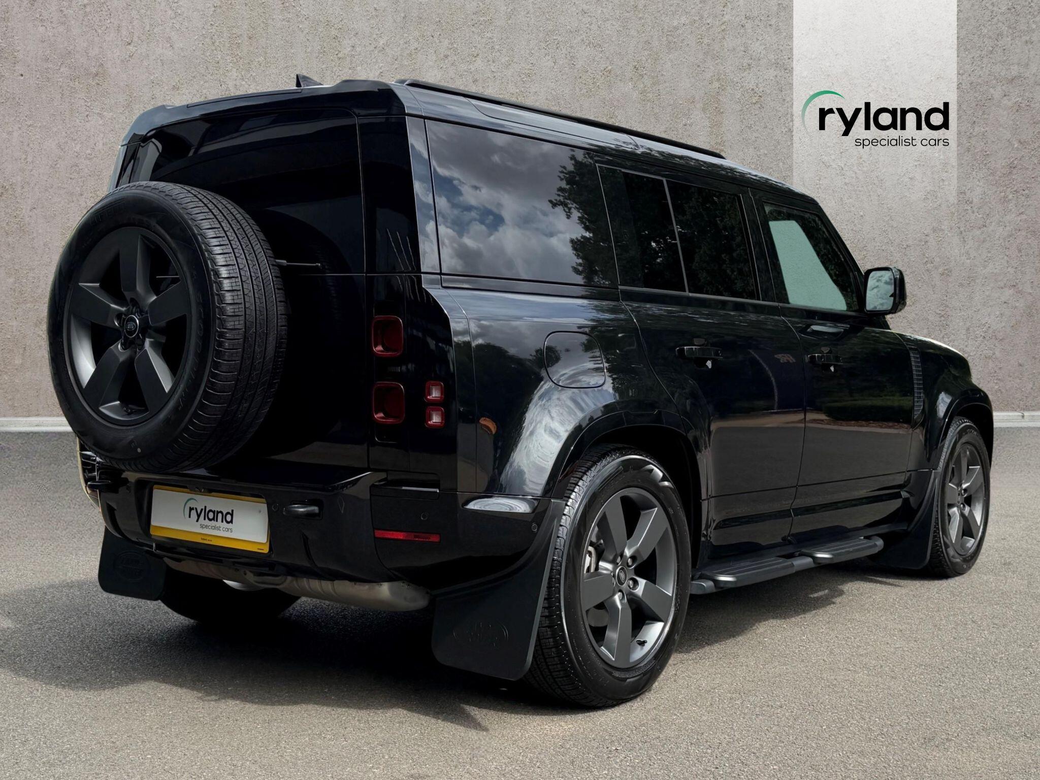 Land Rover Defender 110 view 7