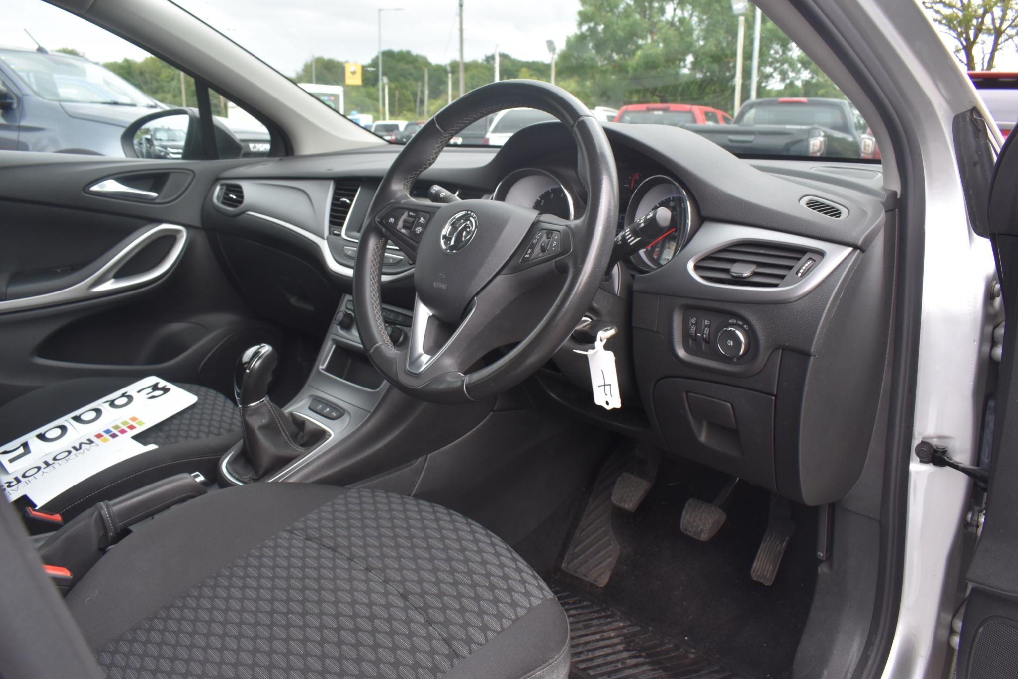 Astra - 1.2 Turbo Business Edition Nav Sports Tourer Euro 6 (s/s) 5dr - Image 16