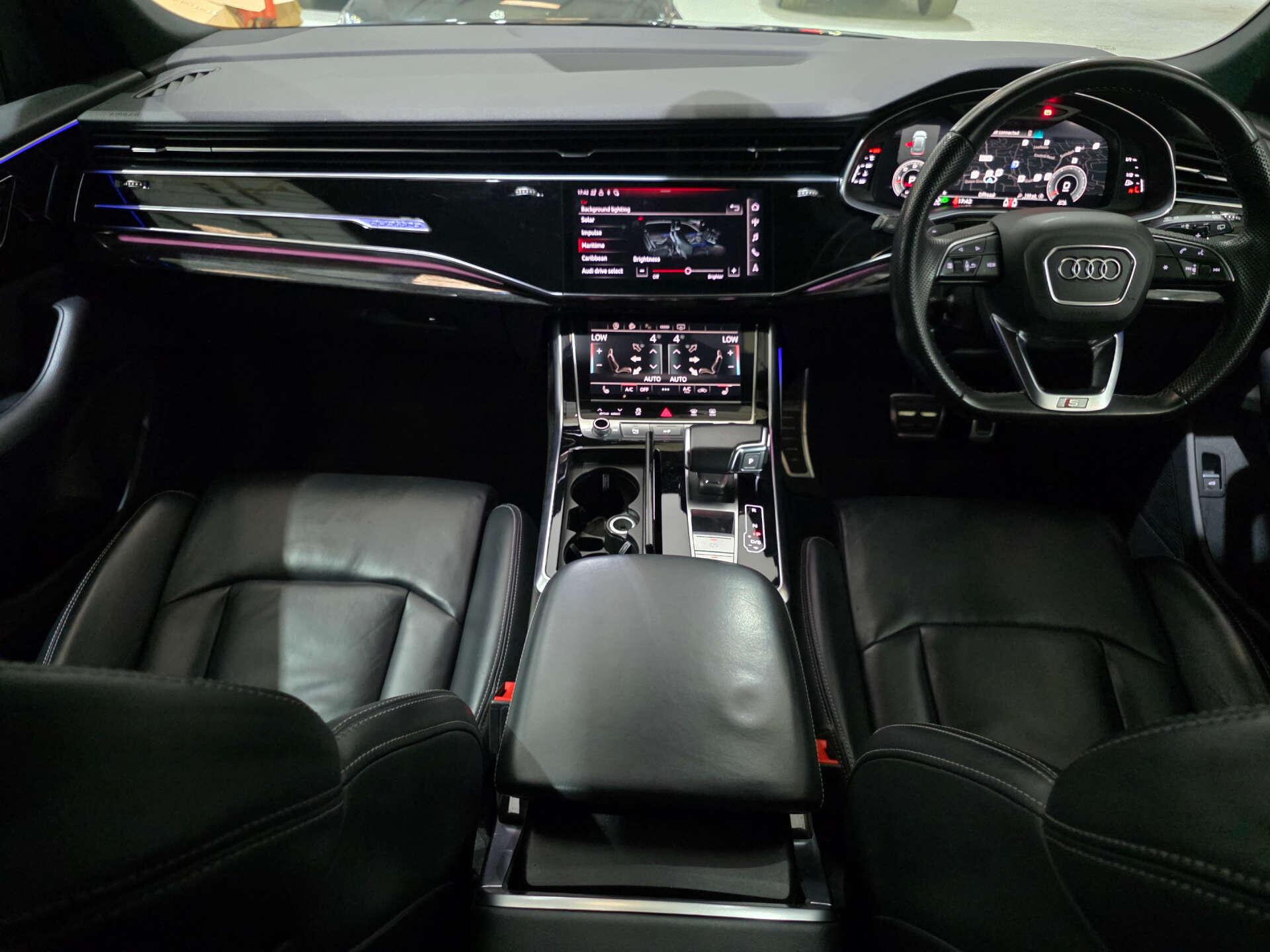 Audi Q8 view 29