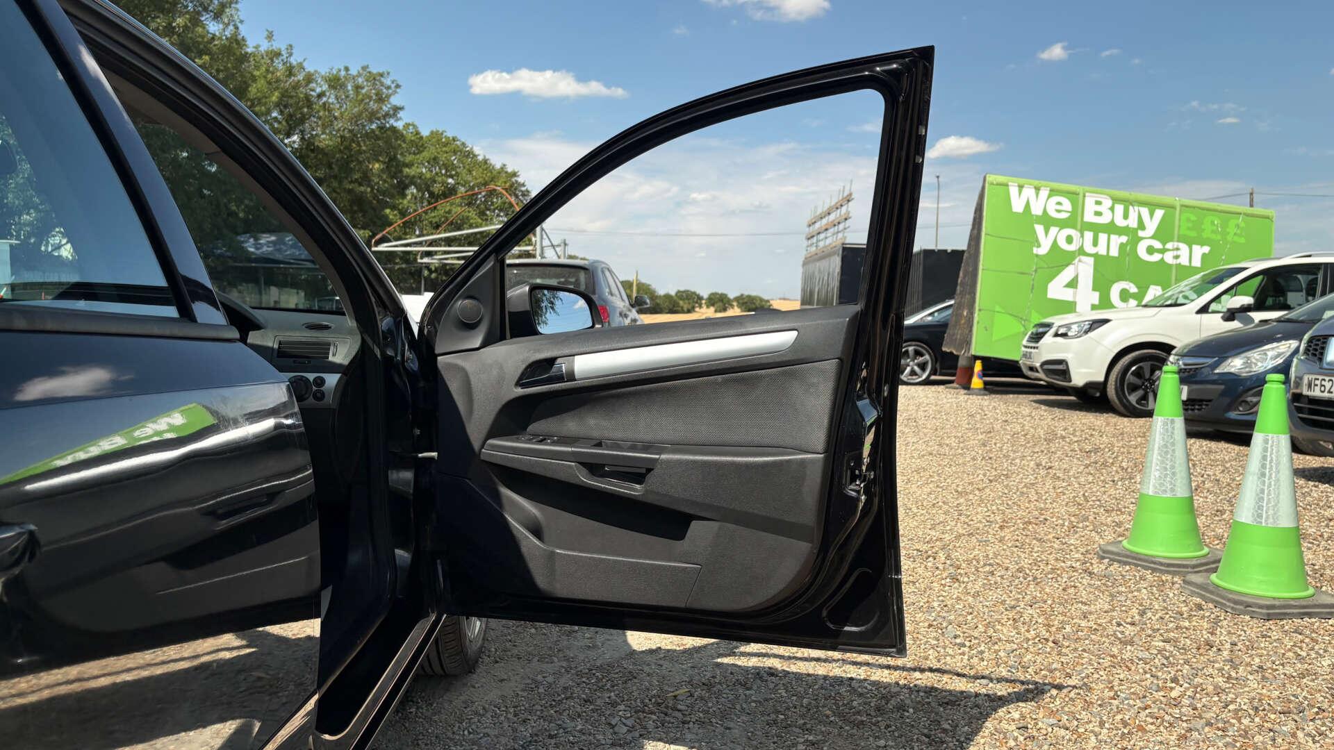 Vauxhall Astra view 32