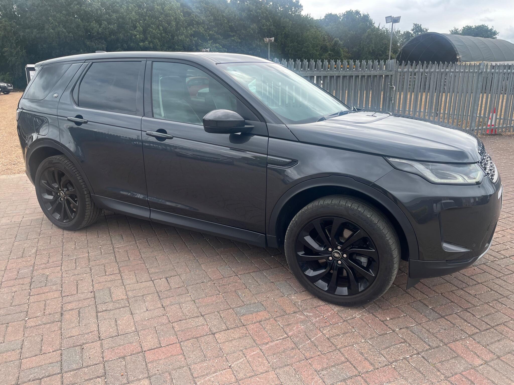Land Rover Discovery Sport view 5