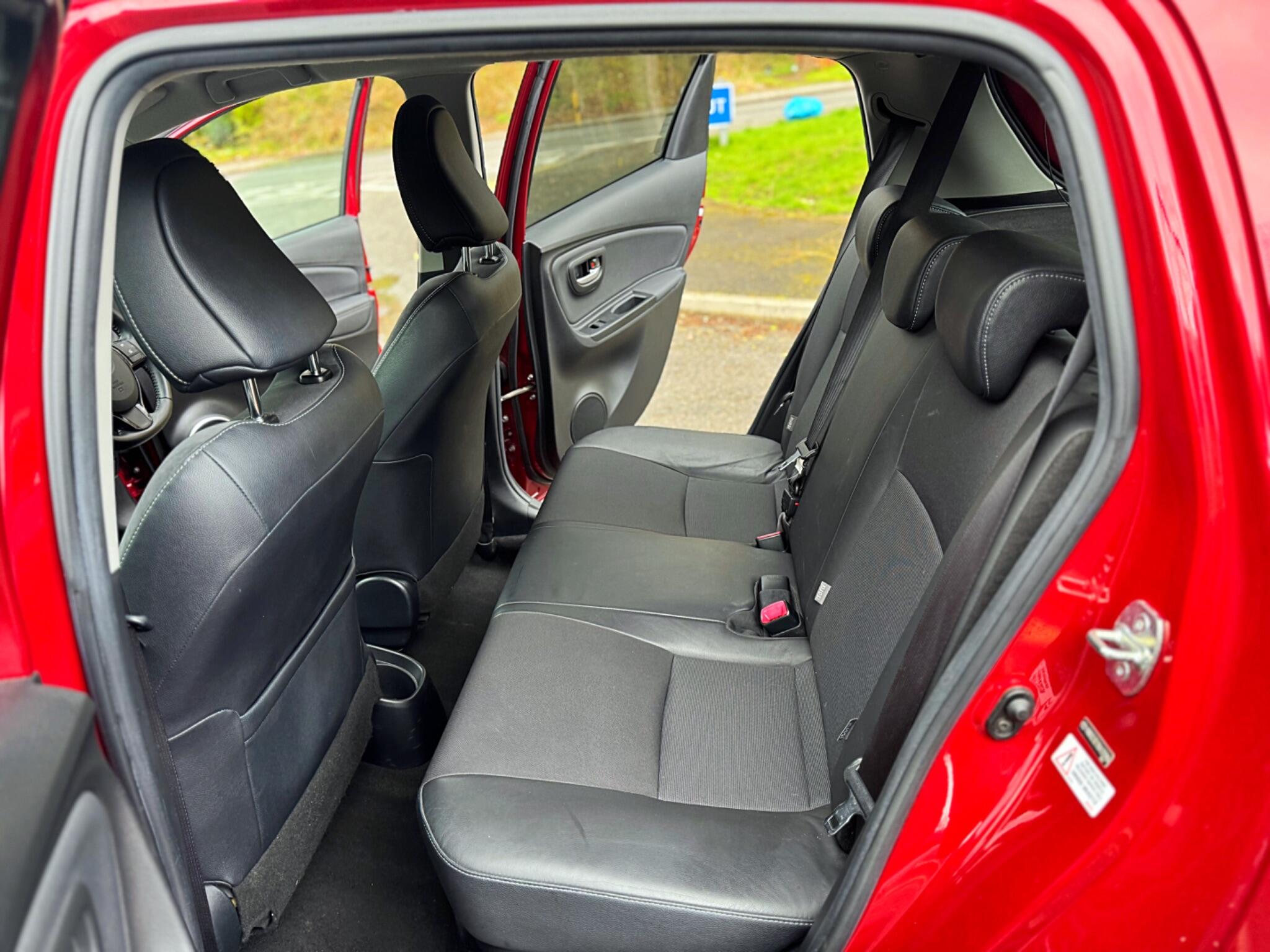 2017 Toyota Yaris 1.5 VVT-h Excel E-CVT Euro 6 (s/s) 5dr (15in Alloy) image 37